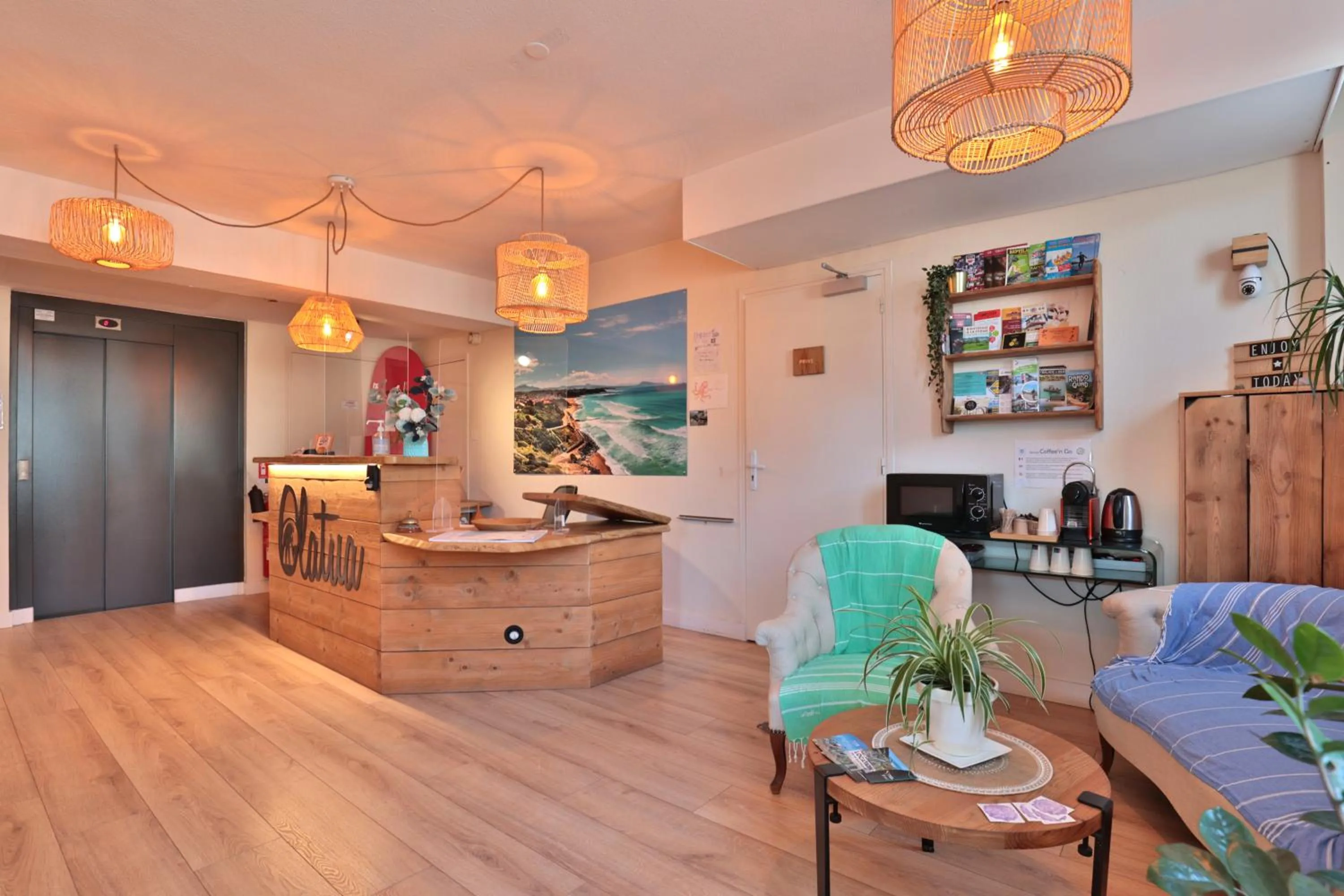 Lobby or reception in Hôtel & Appart-hôtel Olatua