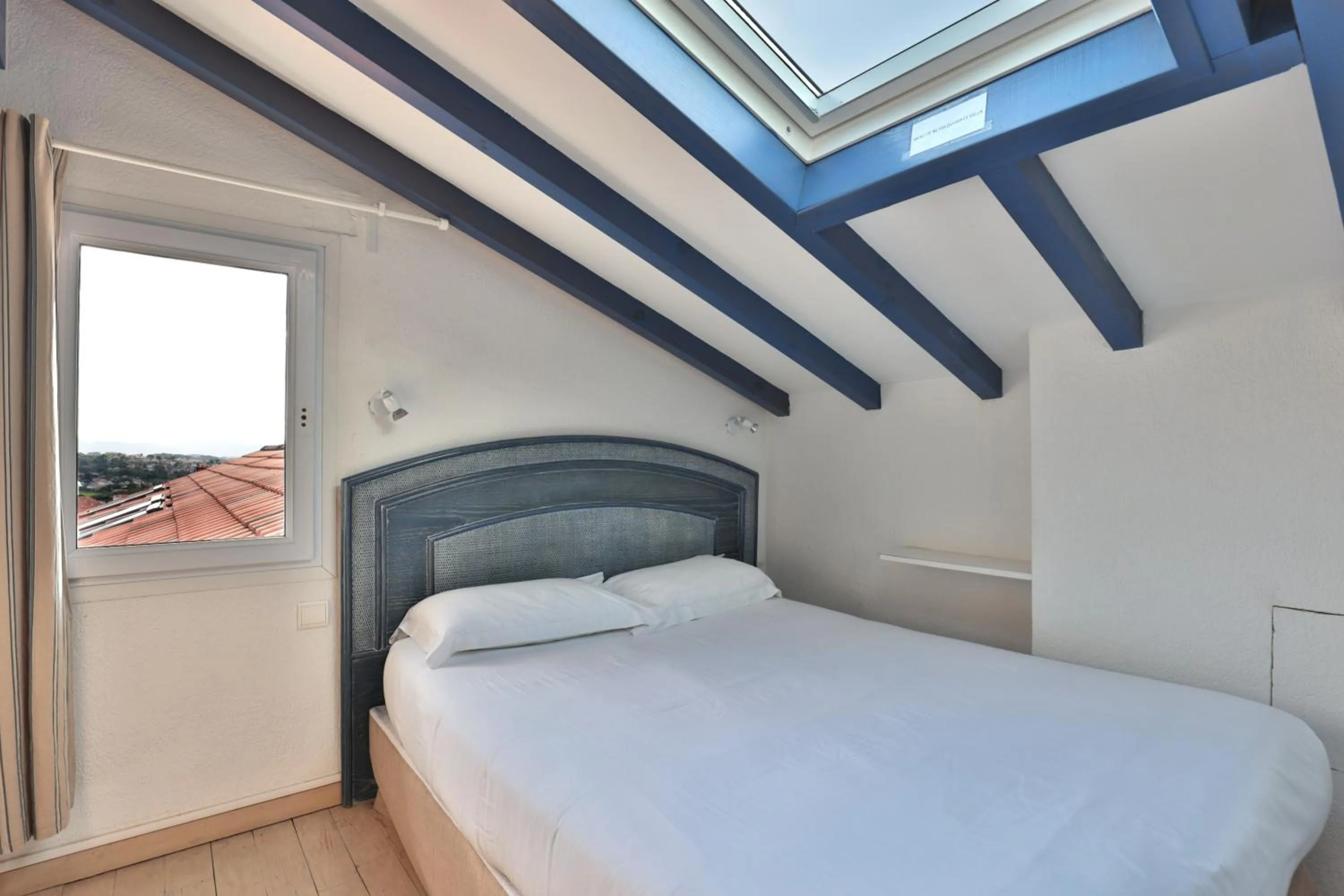 Bed in Hôtel & Appart-hôtel Olatua