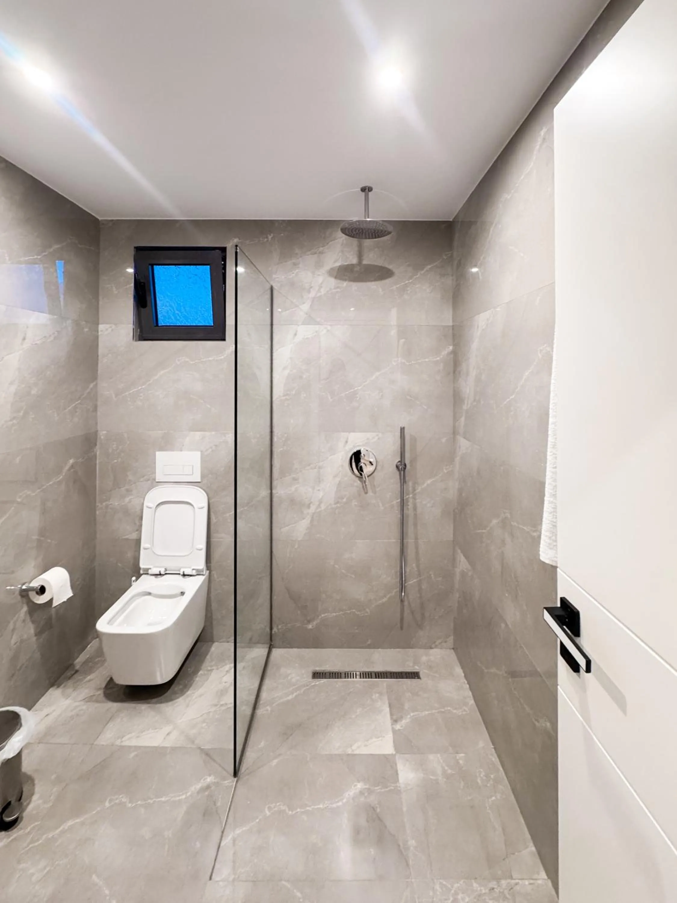 Bathroom in New Heaven Hotel