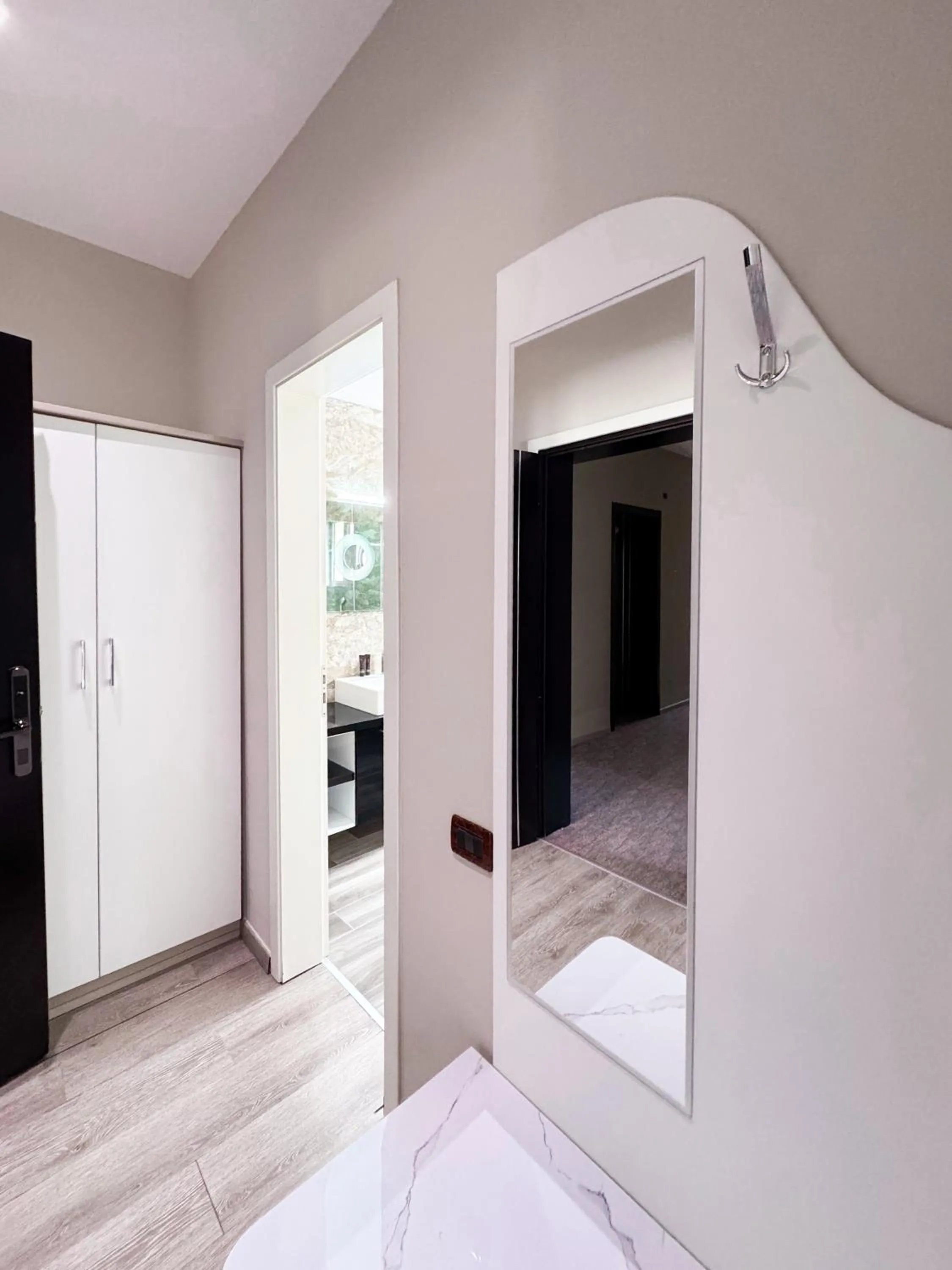 wardrobe, Bed in New Heaven Hotel