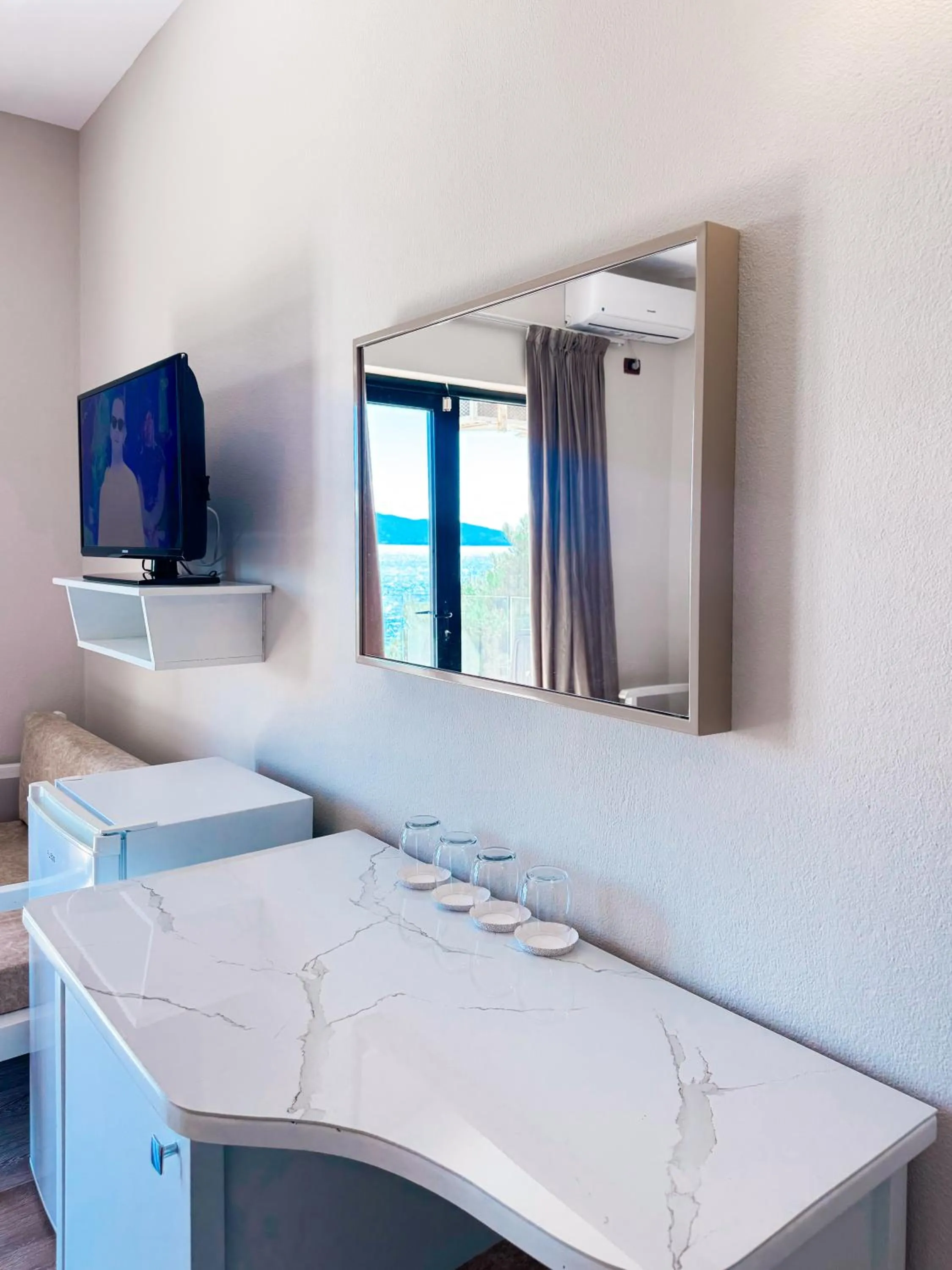 TV and multimedia in New Heaven Hotel