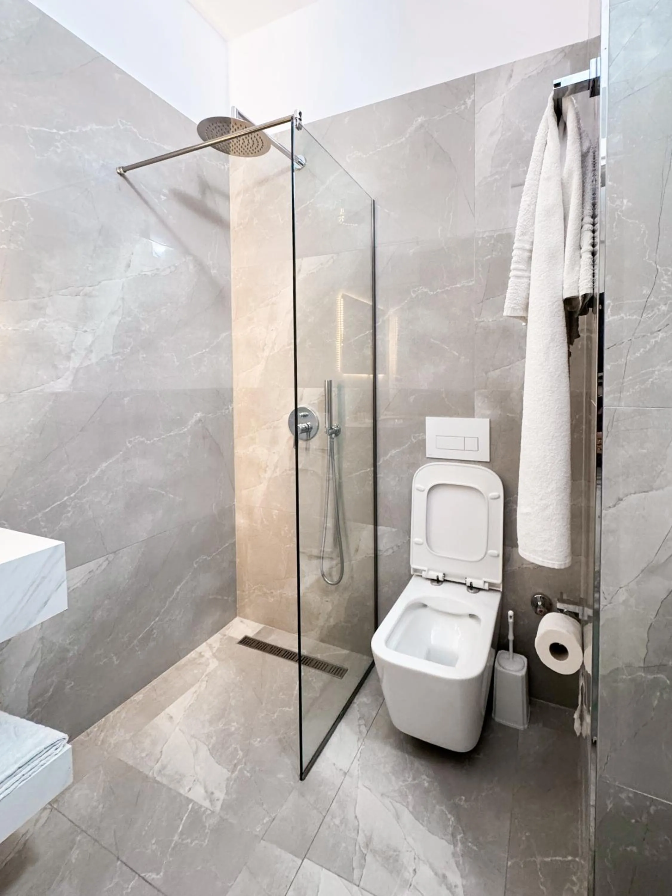 Bathroom in New Heaven Hotel