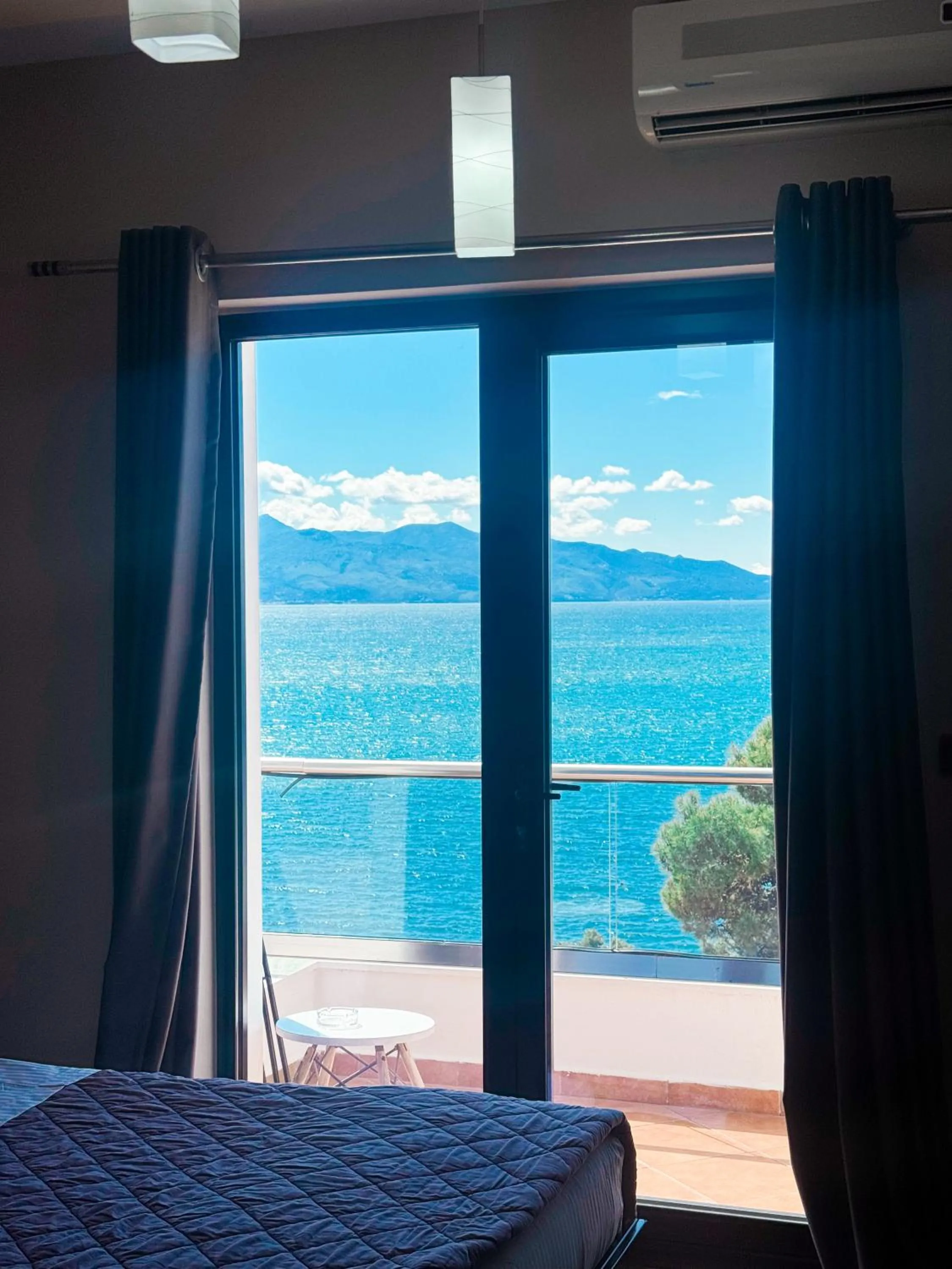 Sea view, Bed in New Heaven Hotel