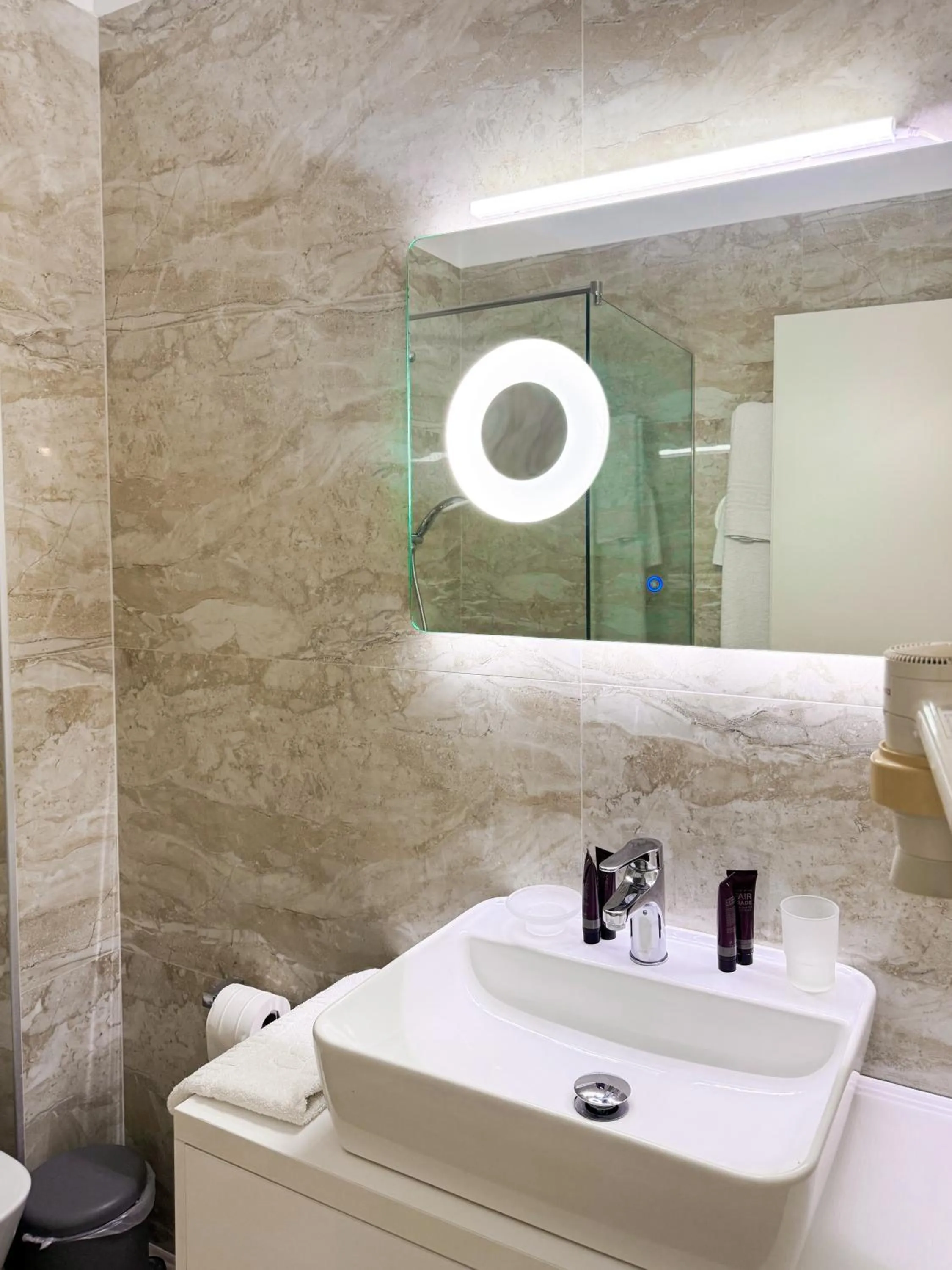 Bathroom in New Heaven Hotel