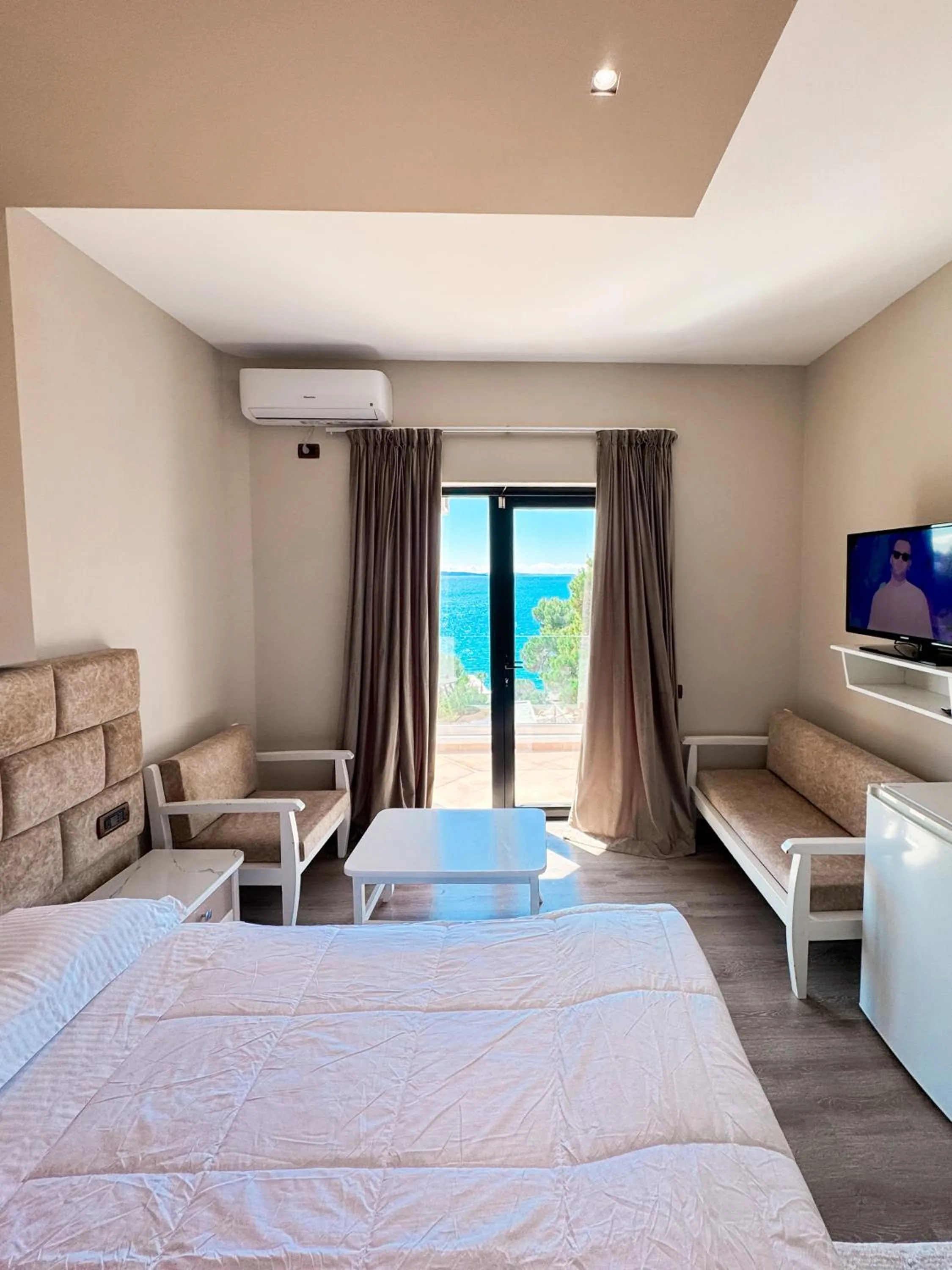 Sea view, Bed in New Heaven Hotel