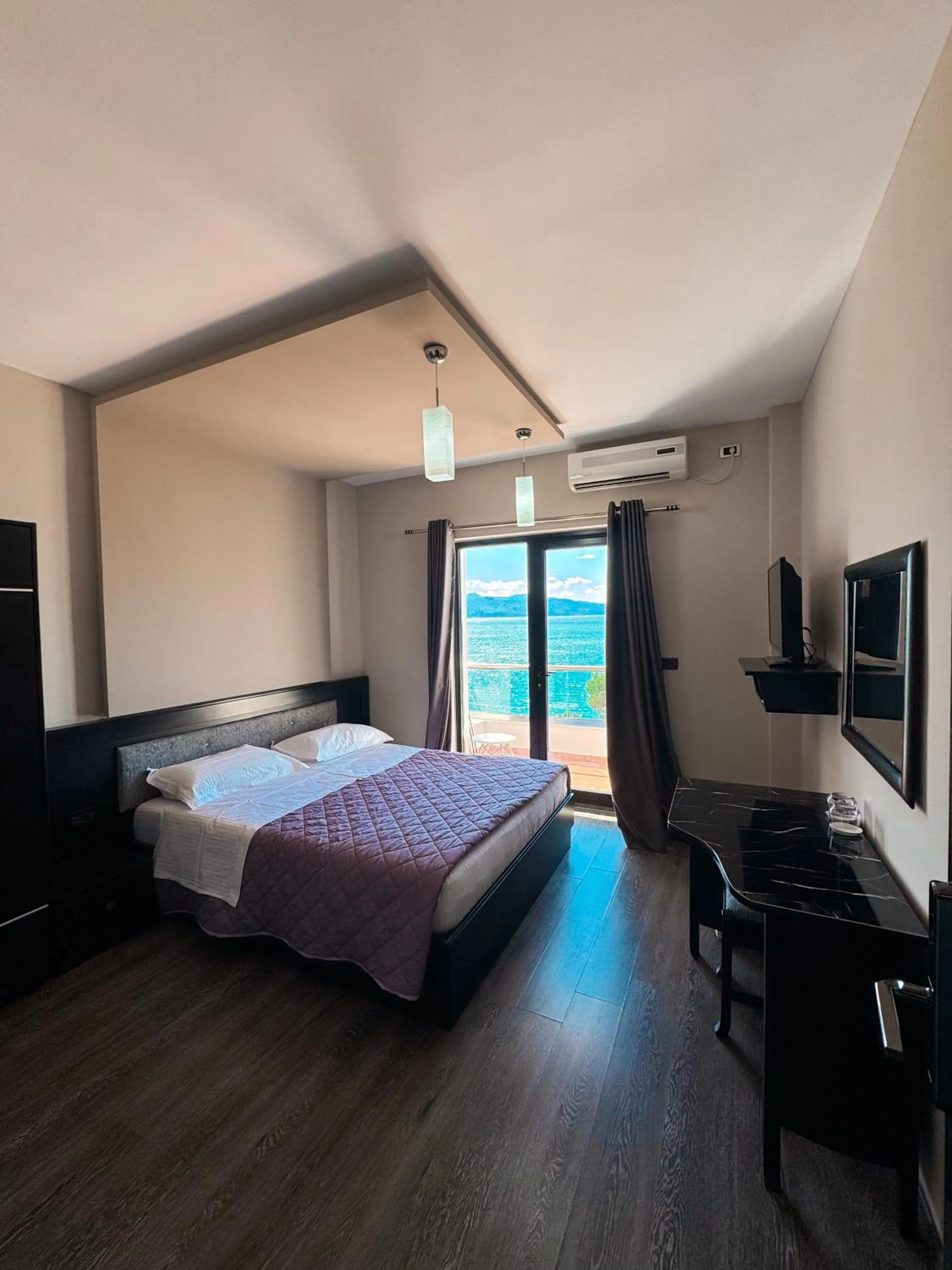 Photo of the whole room, Bed in New Heaven Hotel