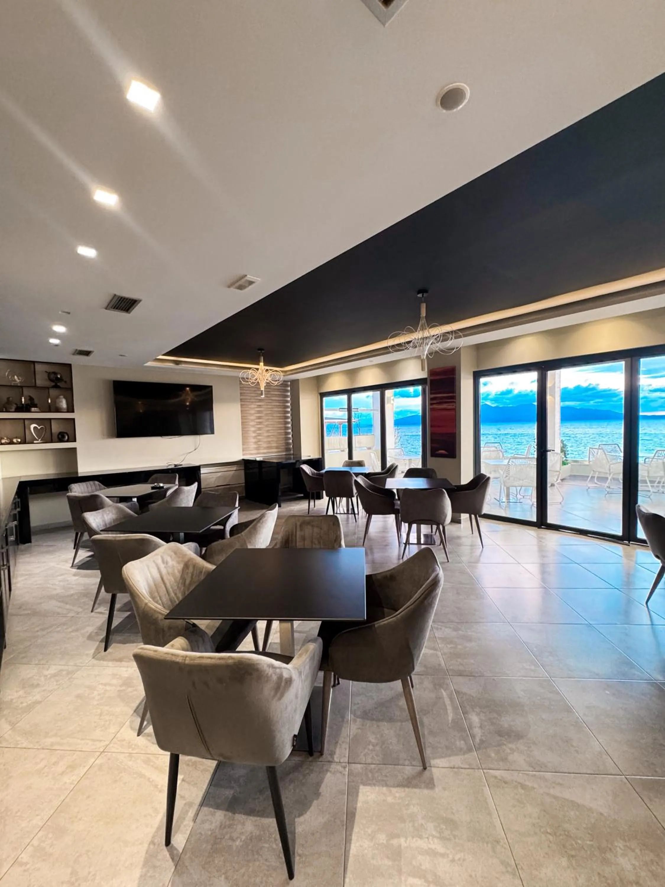 Breakfast in New Heaven Hotel