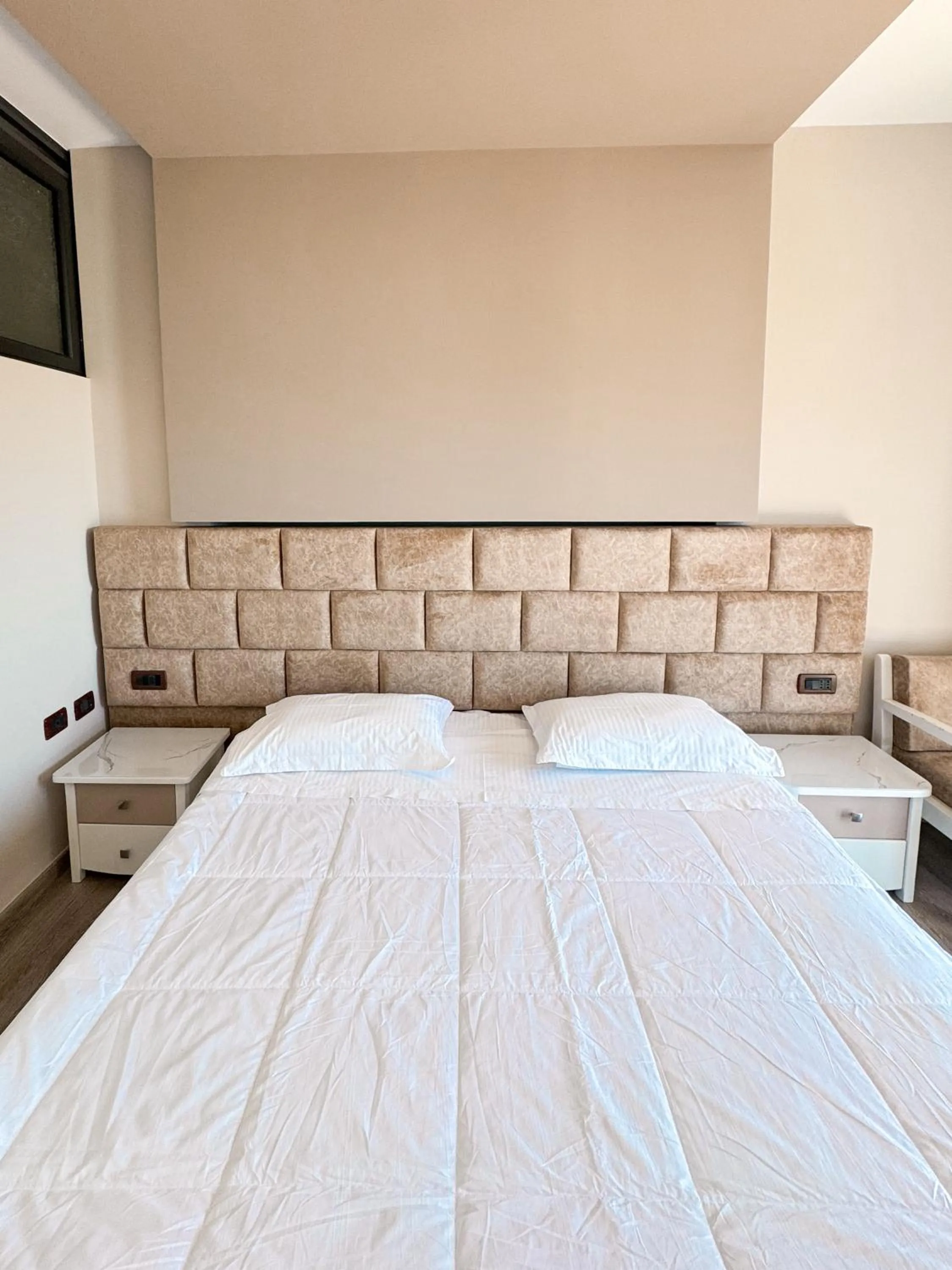 Bedroom, Bed in New Heaven Hotel