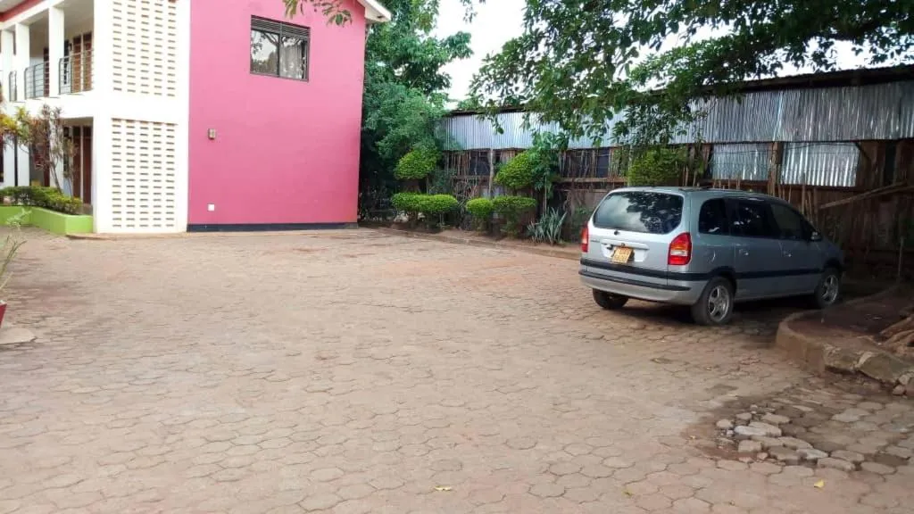 Facade/entrance in Kanberra Hotel