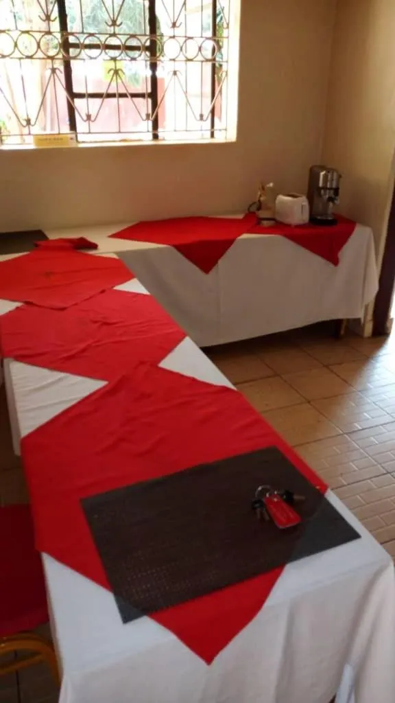 Restaurant/places to eat in Kanberra Hotel