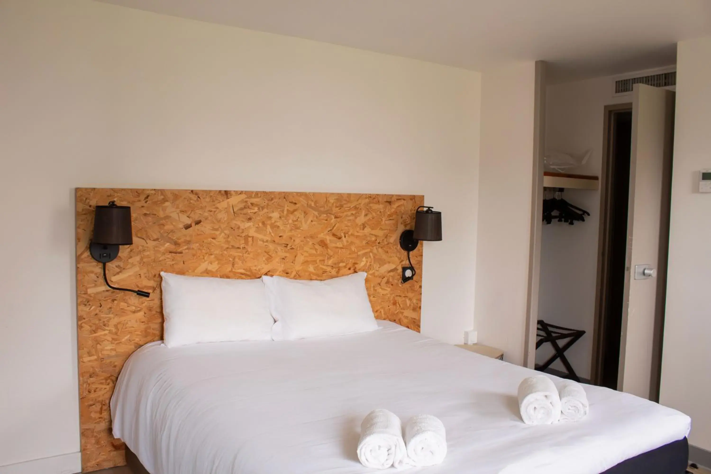 Photo of the whole room, Bed in Hôtel Les Genêts Bayonne Photo of the whole room, Bed in Hôtel Les Genêts Bayonne