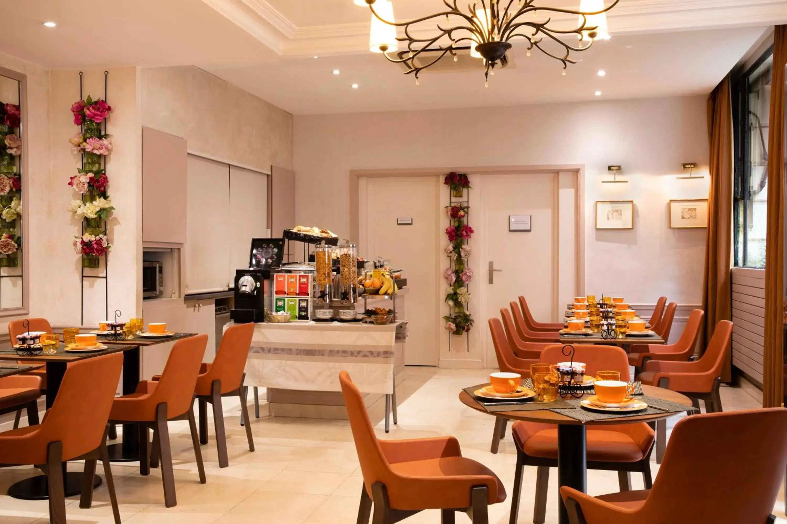 Lounge or bar in Hôtel Vaneau Saint Germain Lounge or bar in Hôtel Vaneau Saint Germain