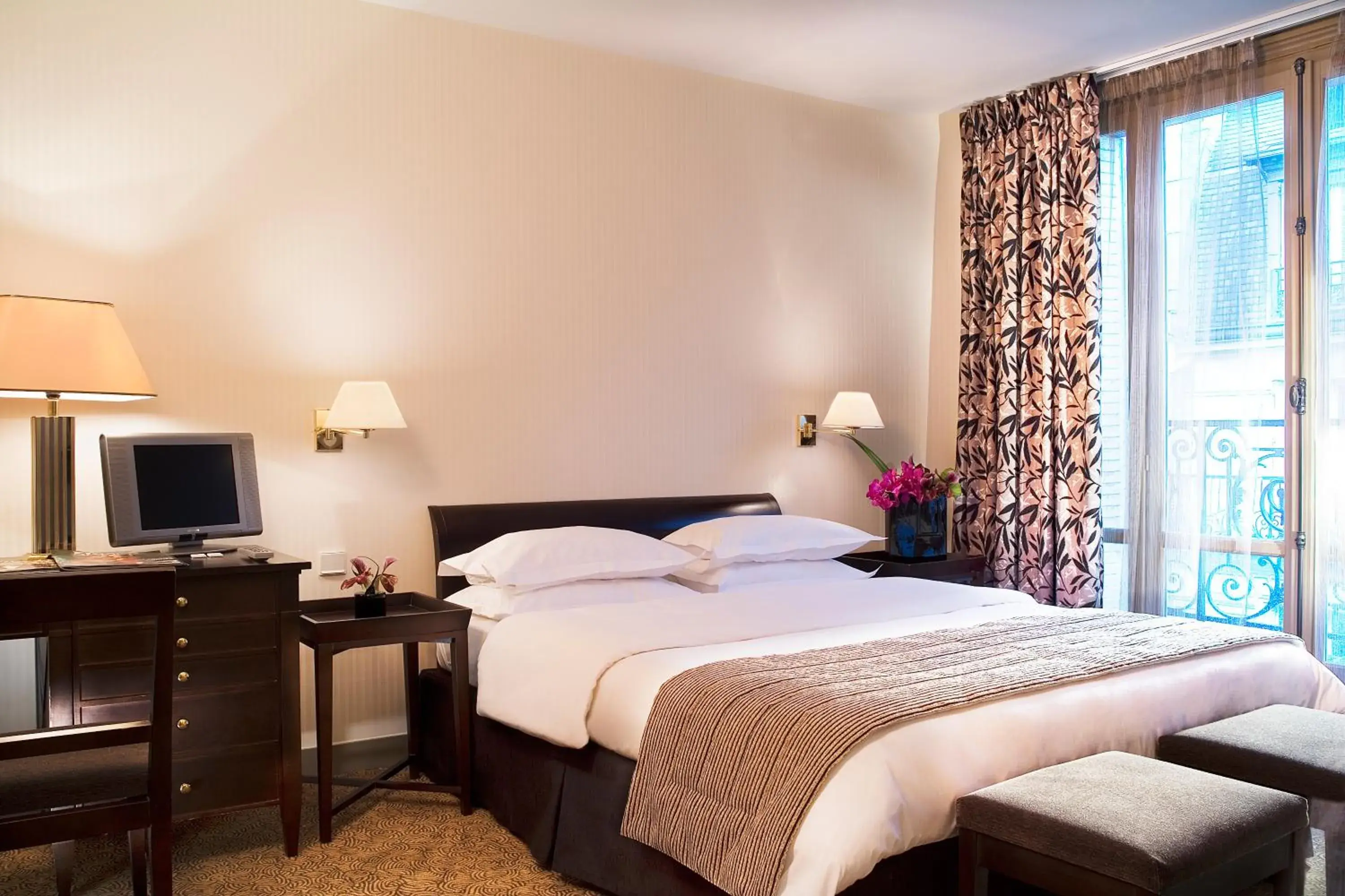 Photo of the whole room, Bed in Hôtel Vaneau Saint Germain Photo of the whole room, Bed in Hôtel Vaneau Saint Germain