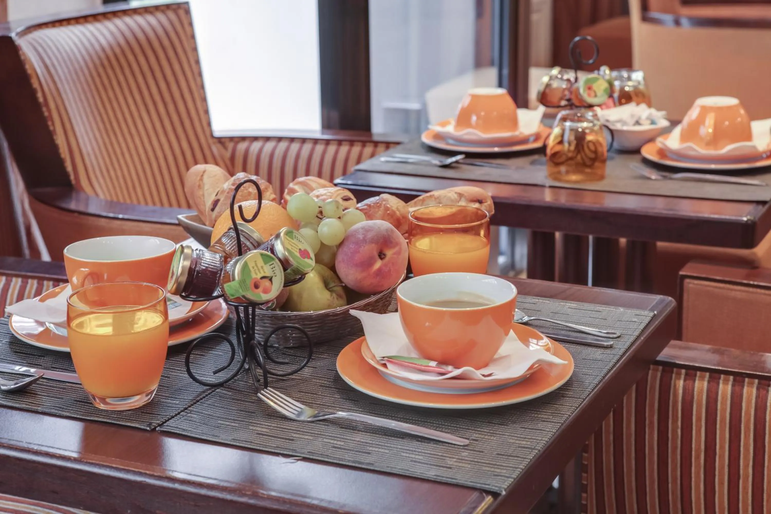 Food and drinks in Hôtel Vaneau Saint Germain