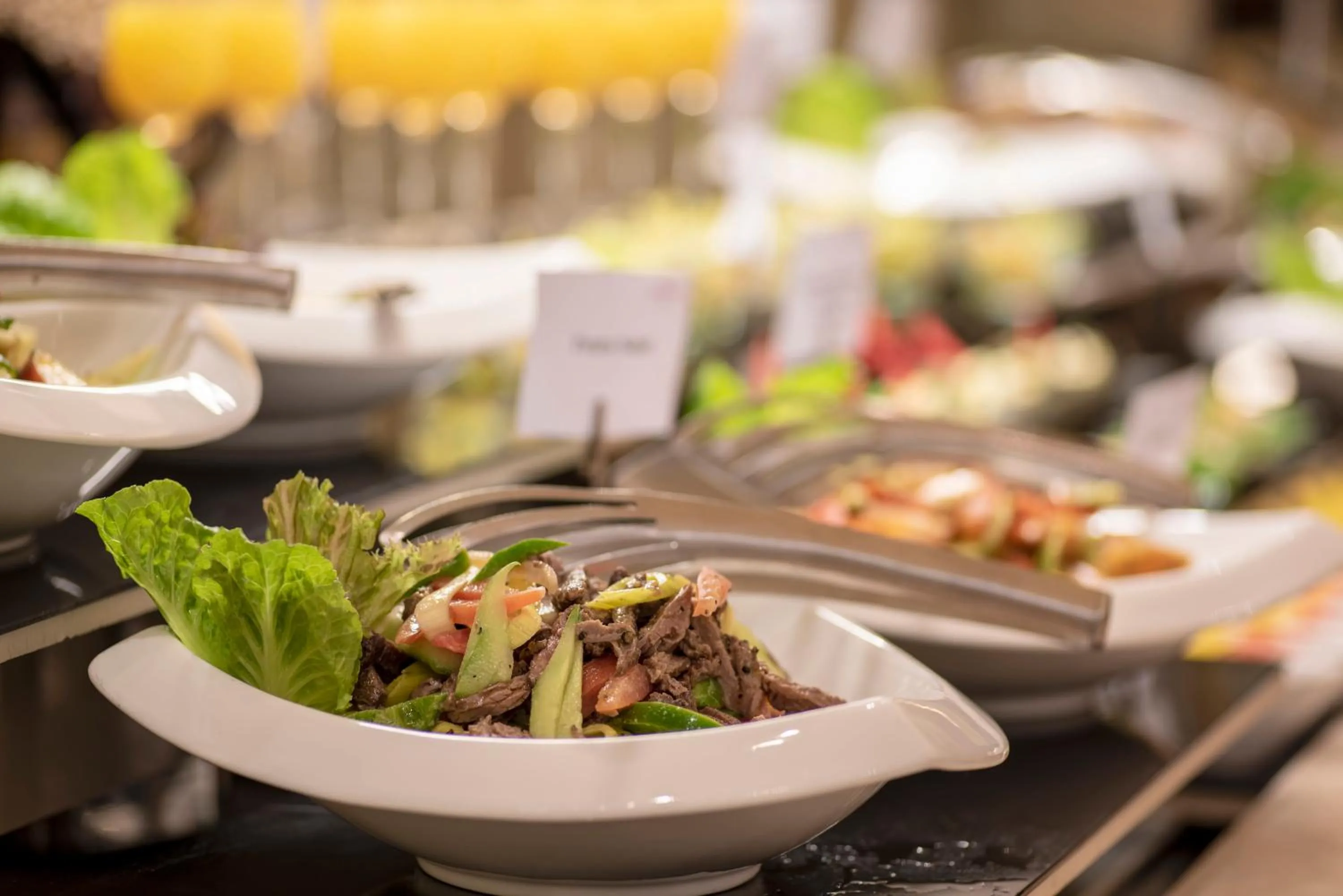 Restaurant/places to eat in Crowne Plaza Duqm by IHG