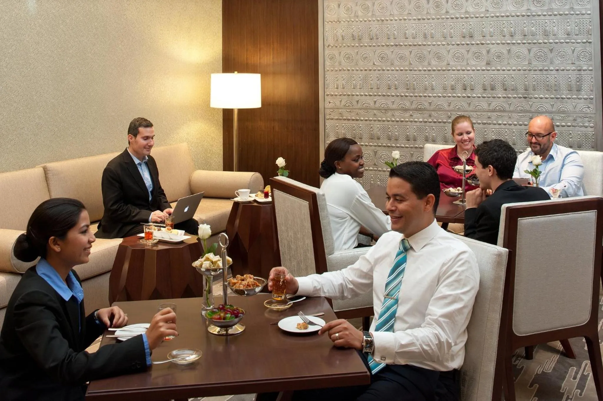 Lounge or bar in Crowne Plaza Duqm by IHG