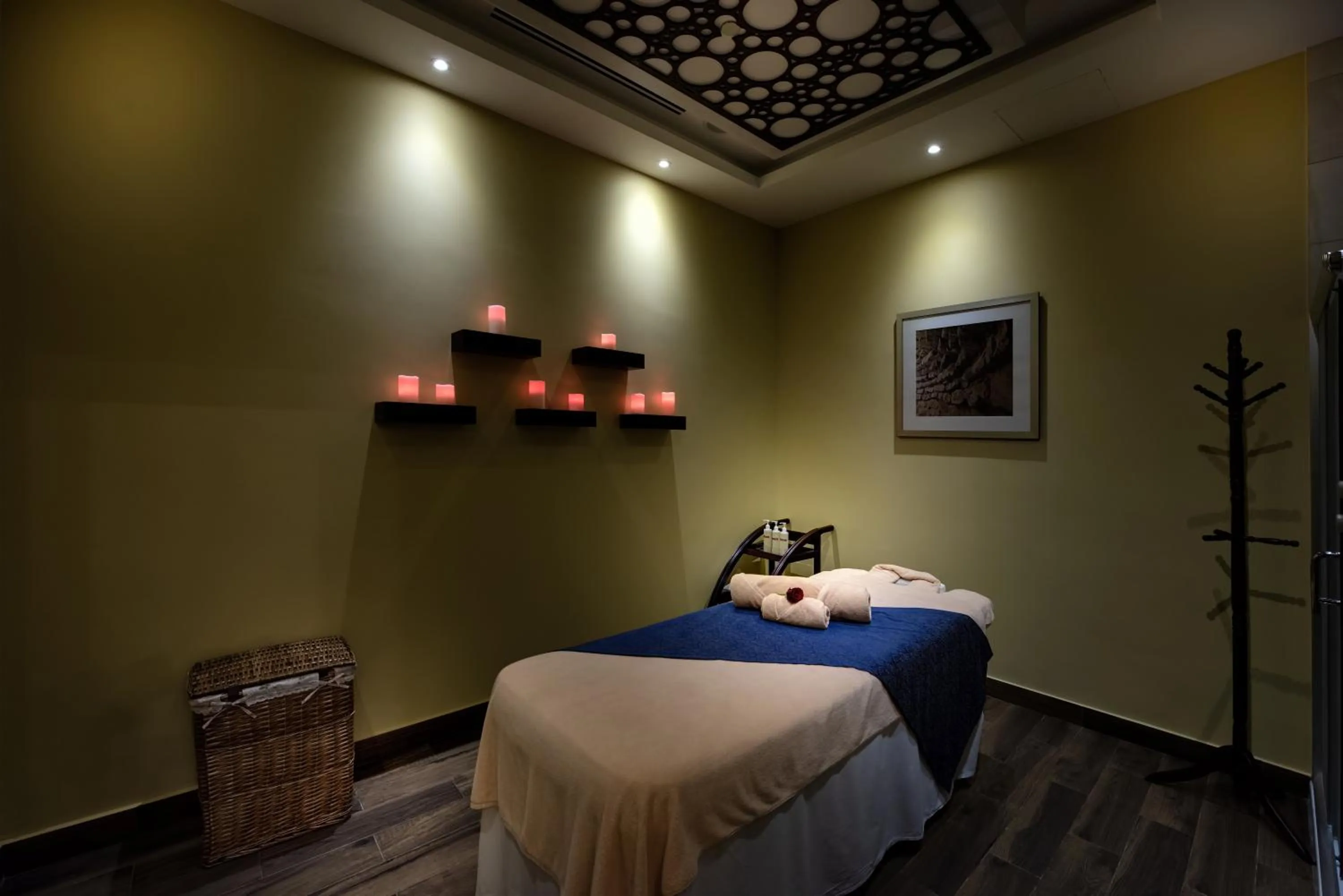 Spa and wellness centre/facilities, Bed in Crowne Plaza Duqm by IHG