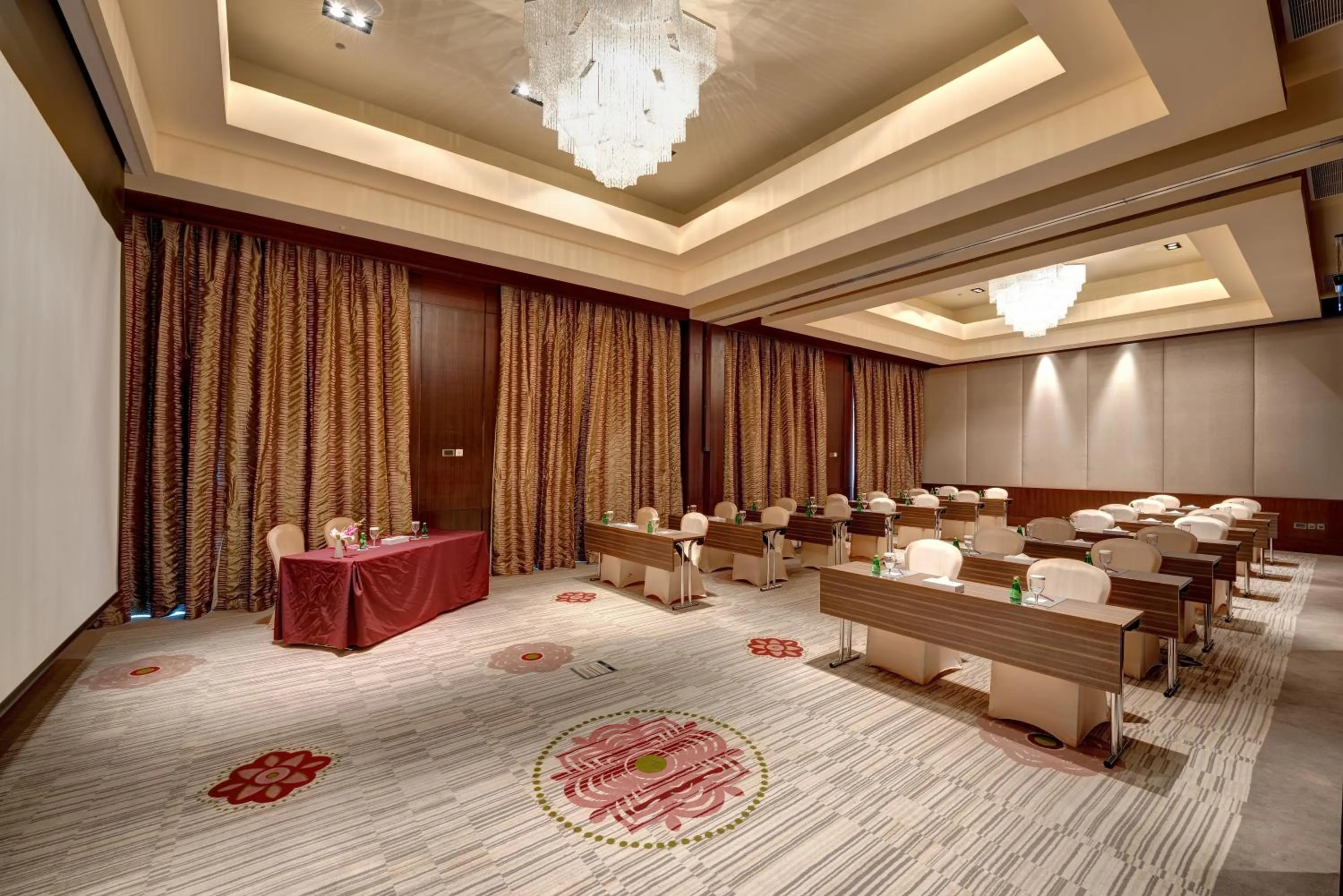 Meeting/conference room in Crowne Plaza Duqm by IHG