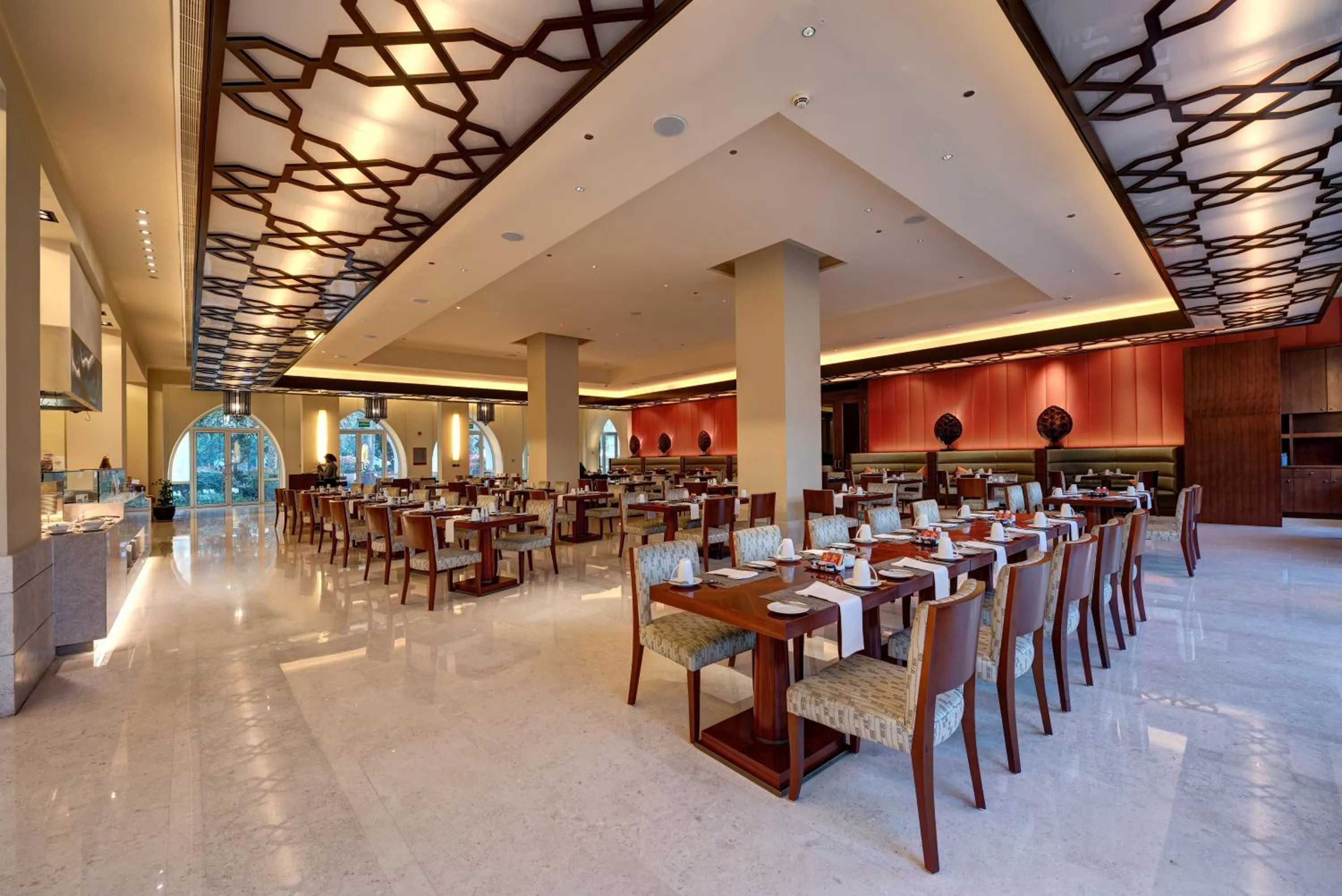 Restaurant/places to eat in Crowne Plaza Duqm by IHG