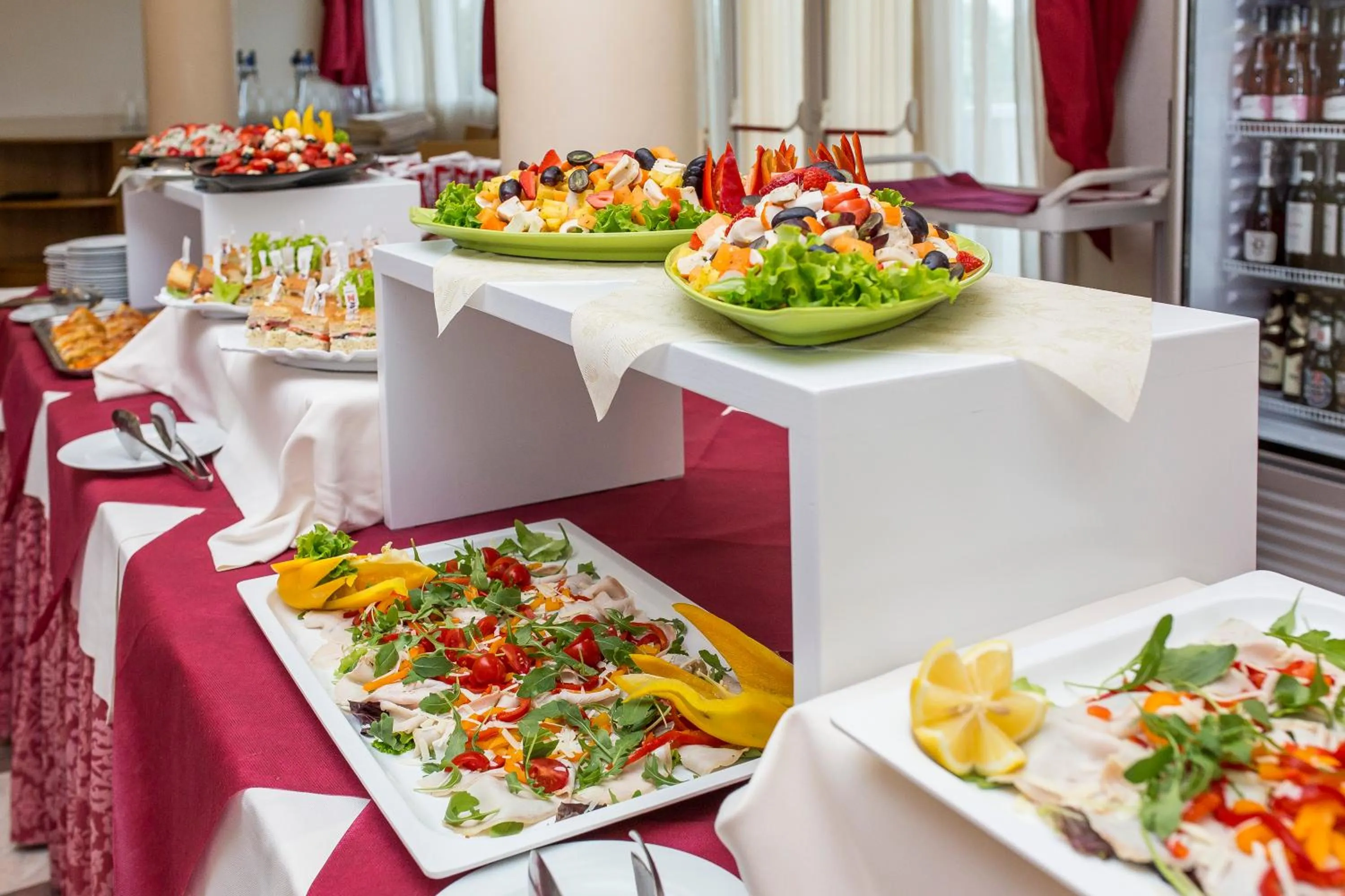 Restaurant/places to eat in Hotel Olympus