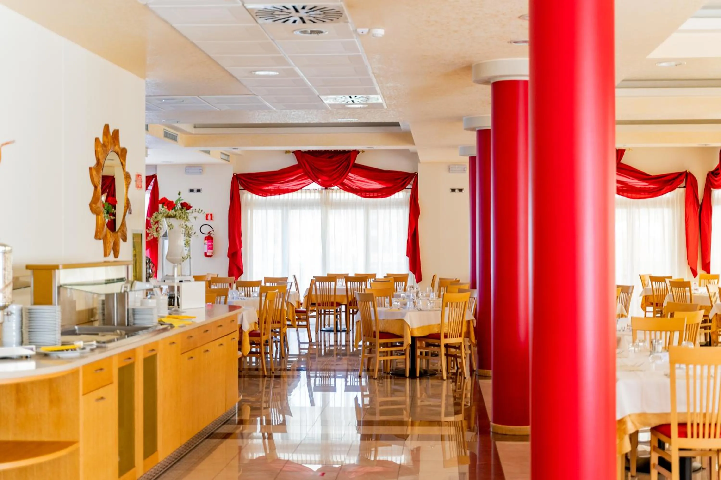 Restaurant/places to eat in Hotel Olympus