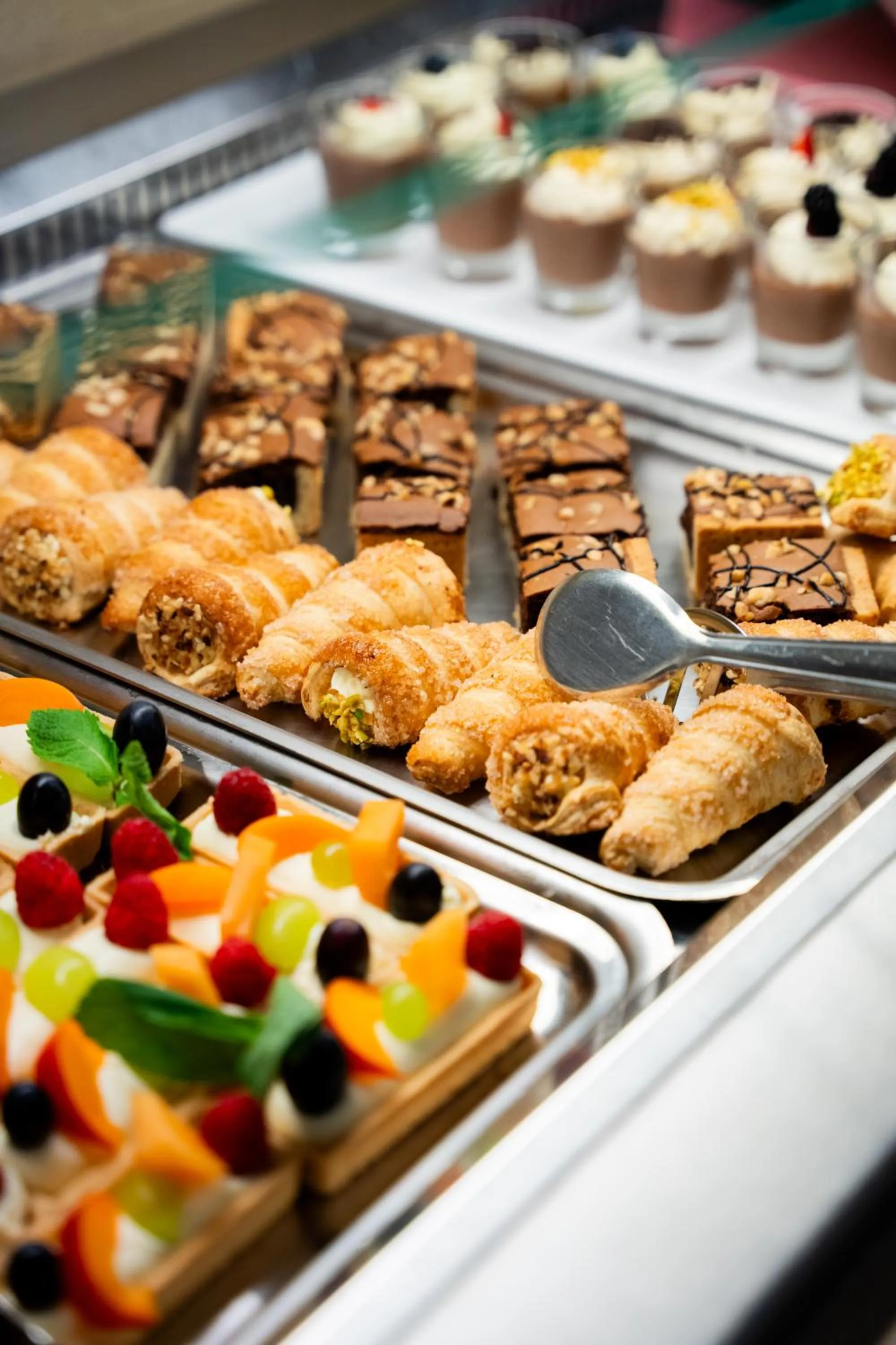 Restaurant/places to eat in Hotel Olympus