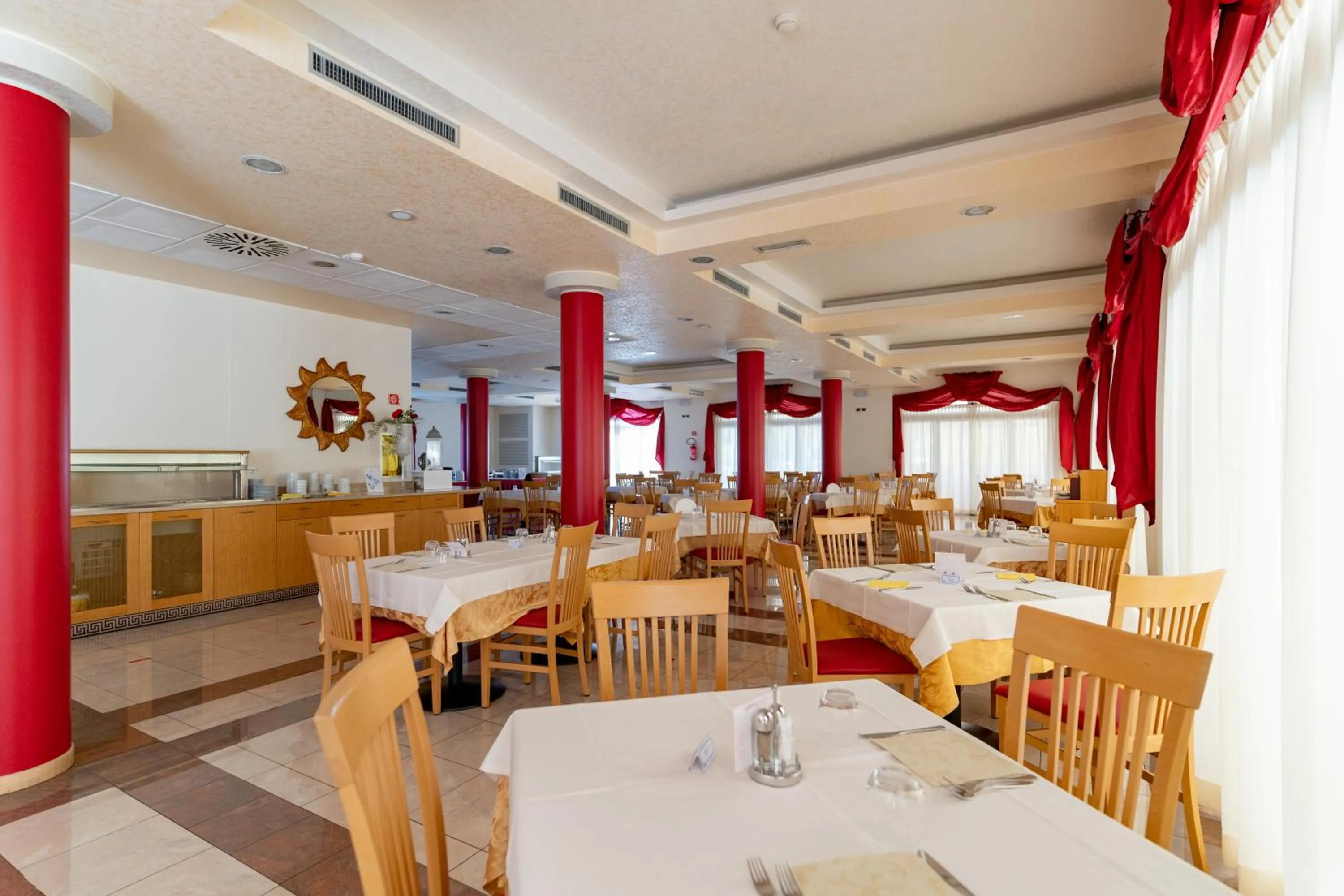 Restaurant/places to eat in Hotel Olympus