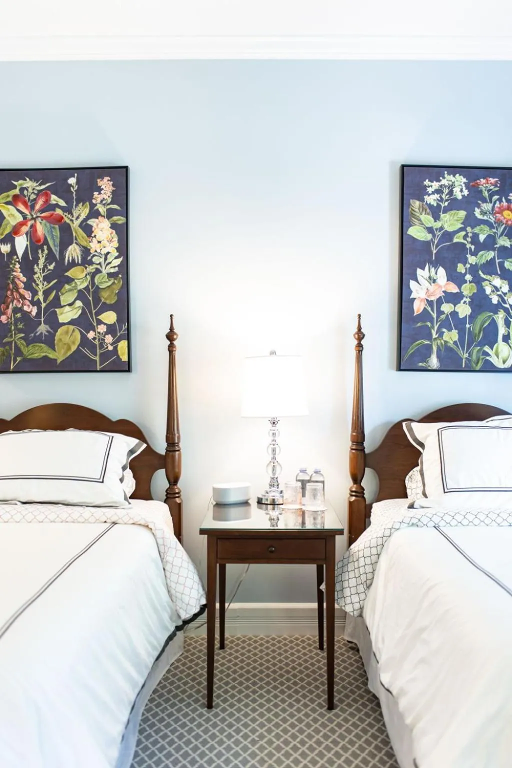 Bed in Biddle Point Inn