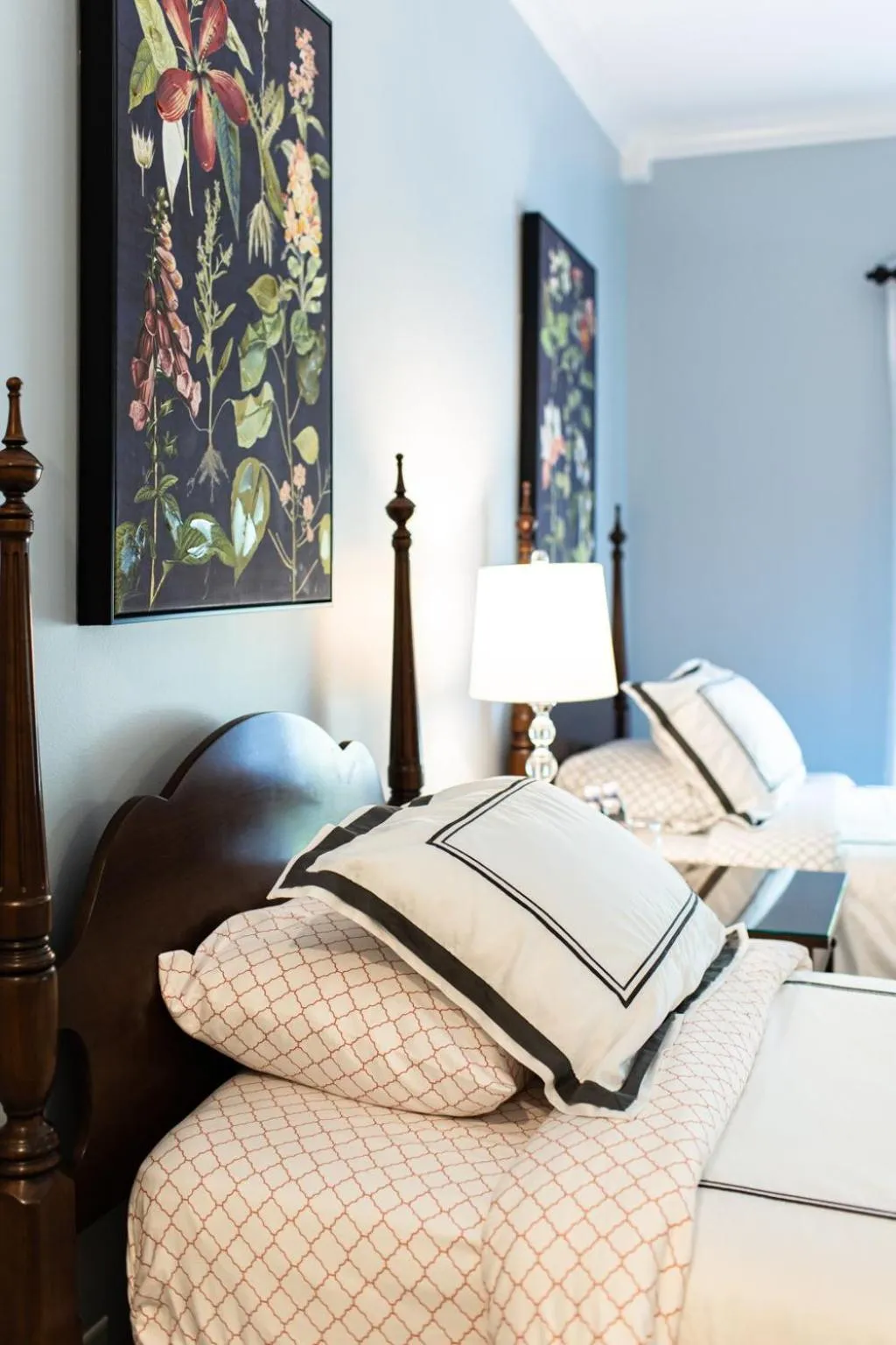 Bed in Biddle Point Inn