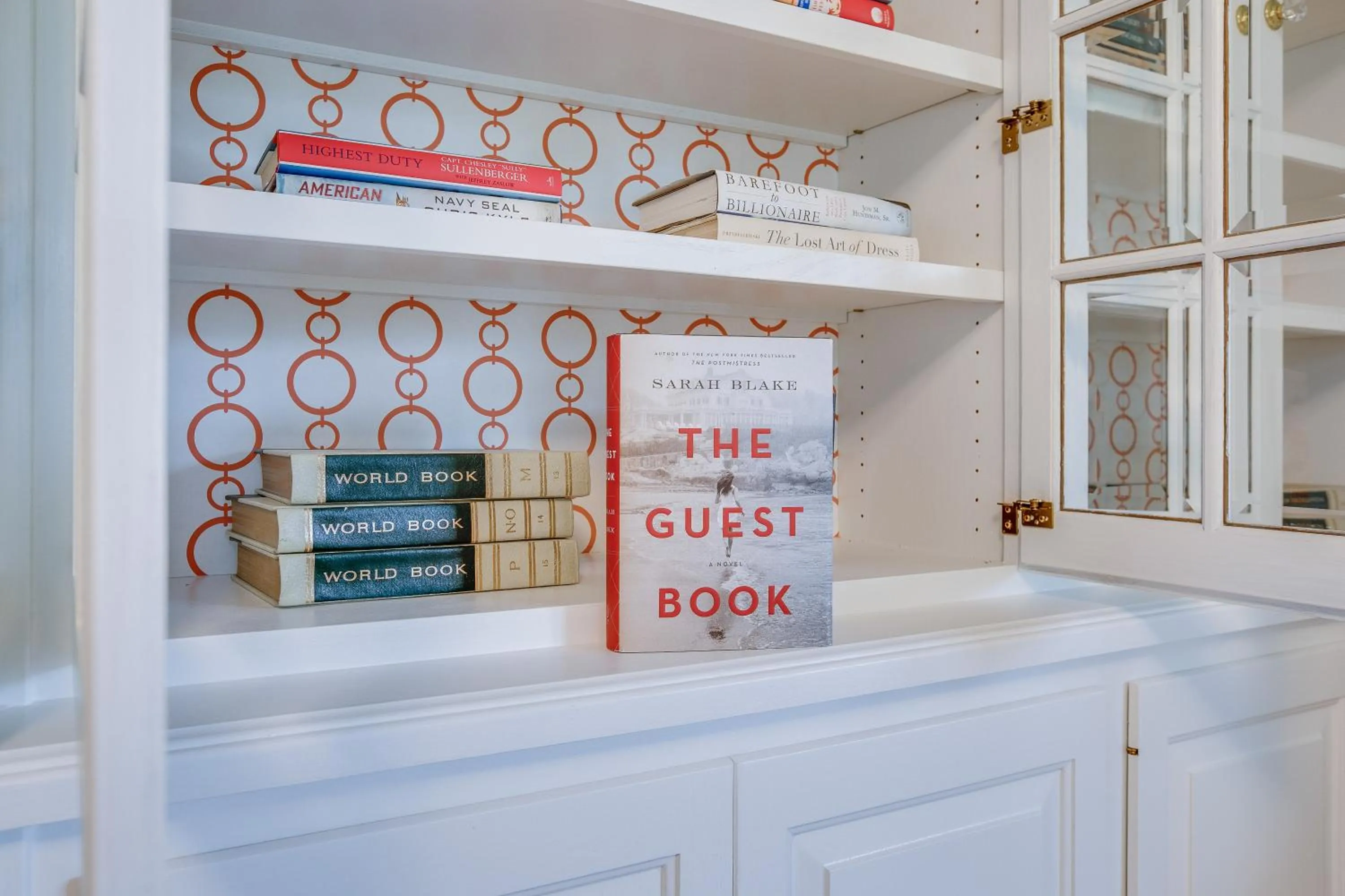 Library in Biddle Point Inn