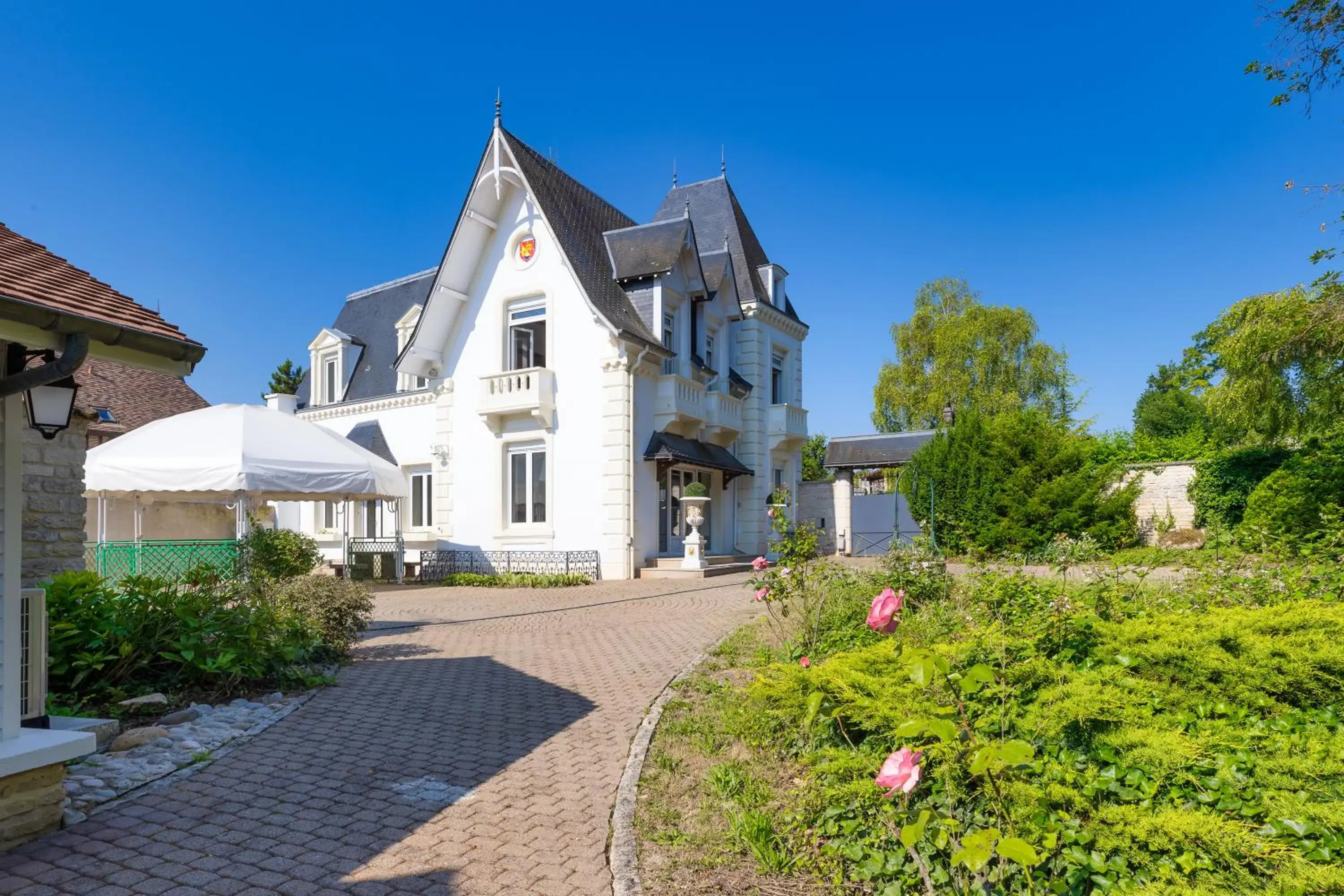 Quadruple Room with Shared Bathroom in Le Moulin Du Landion Hôtel et Spa Quadruple Room with Shared Bathroom in Le Moulin Du Landion Hôtel et Spa