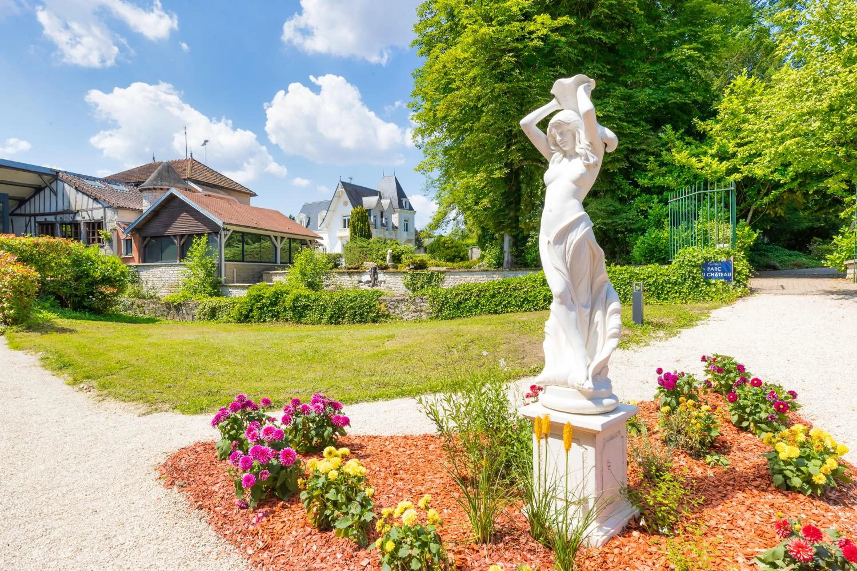 Property building in Le Moulin Du Landion Hôtel et Spa