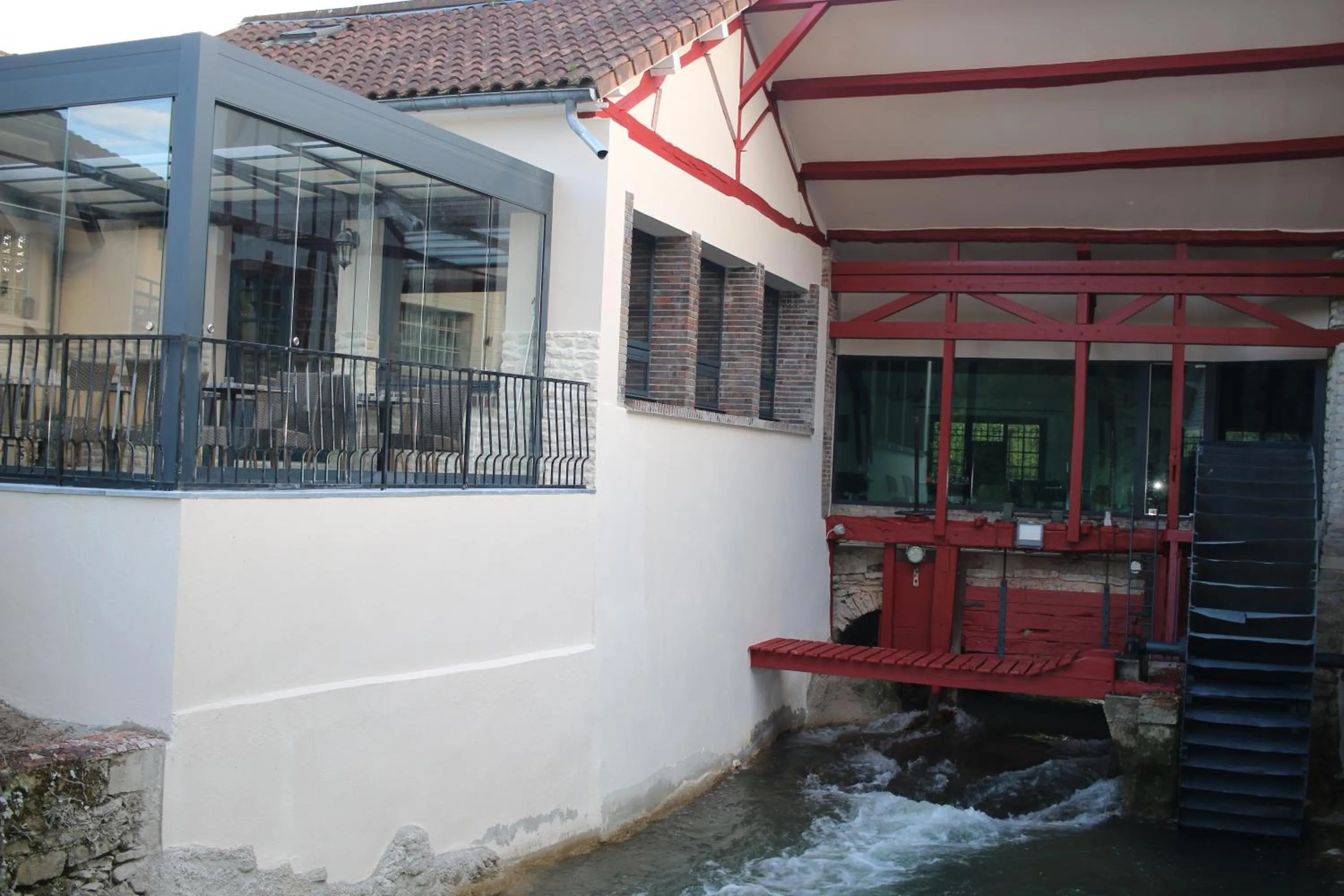 Property building in Le Moulin Du Landion Hôtel et Spa