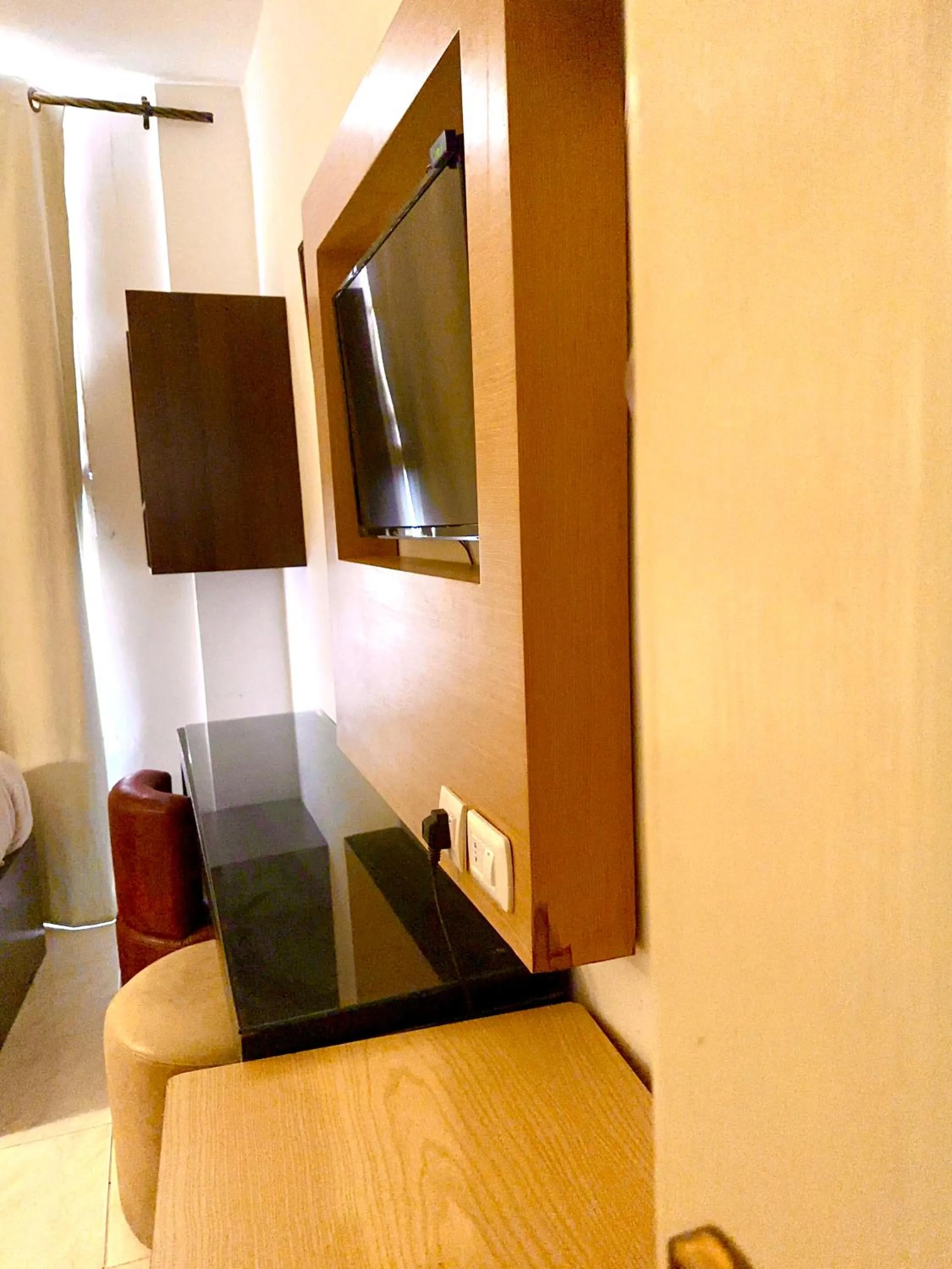 Communal lounge/ TV room in Petra Town Check-Inn