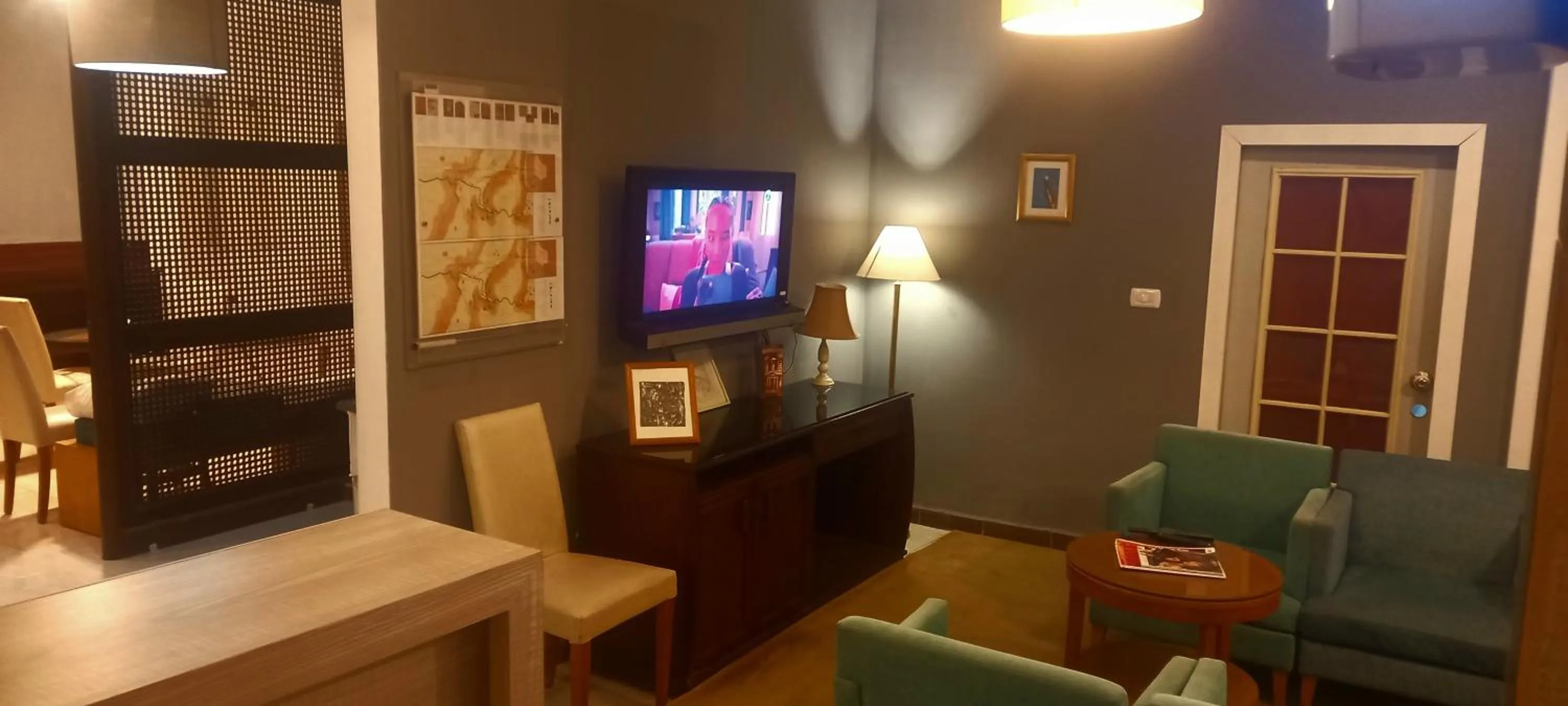 Communal lounge/ TV room in Petra Town Check-Inn