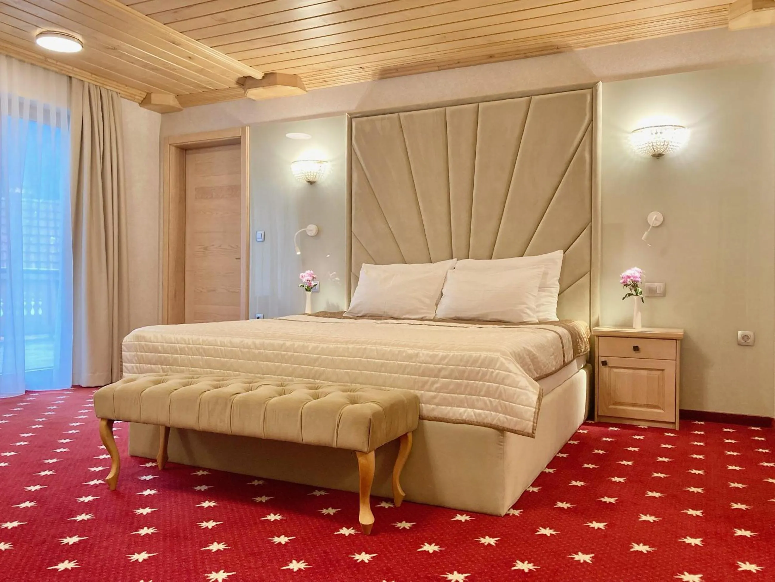 Property building, Bed in Hotel Planinka