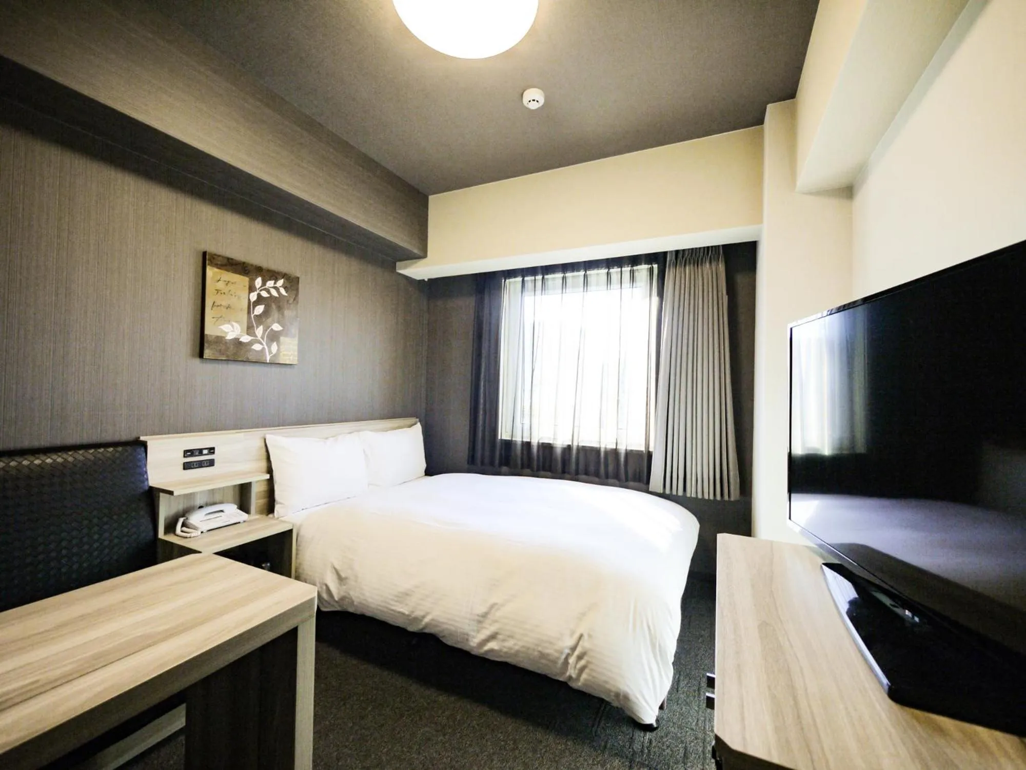Photo of the whole room, Bed in Hotel Route-Inn Osaka Kishiwada -Higashikishiwada Ekimae Kansai Airport-