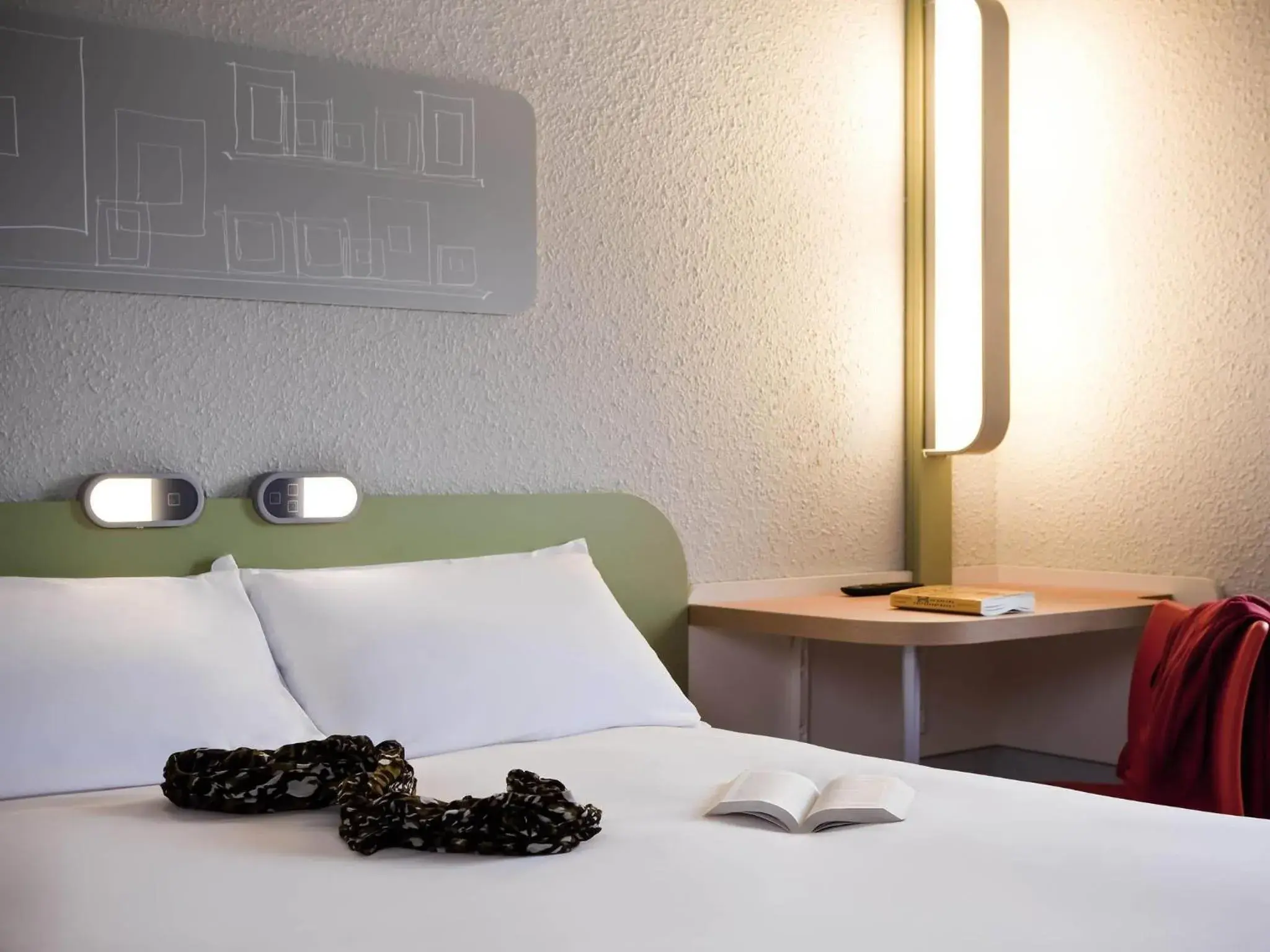 Bedroom, Bed in ibis budget Pontault Combault RN4 Marne La Vallée Bedroom, Bed in ibis budget Pontault Combault RN4 Marne La Vallée