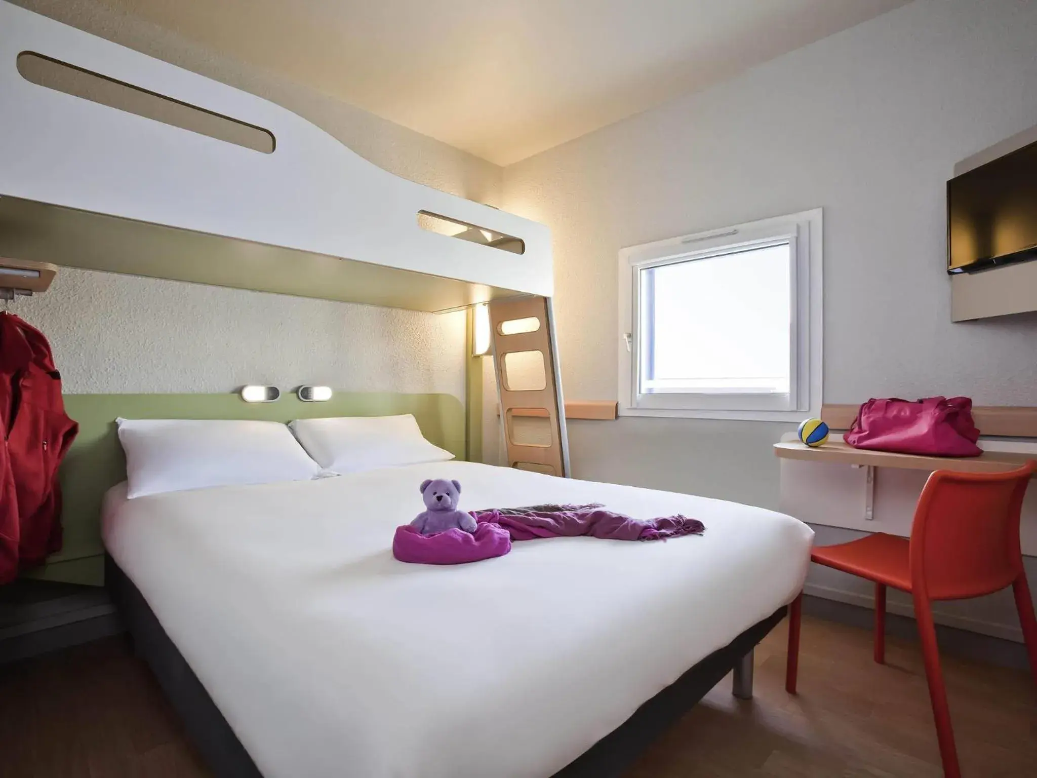 Bedroom, Bed in ibis budget Pontault Combault RN4 Marne La Vallée Bedroom, Bed in ibis budget Pontault Combault RN4 Marne La Vallée