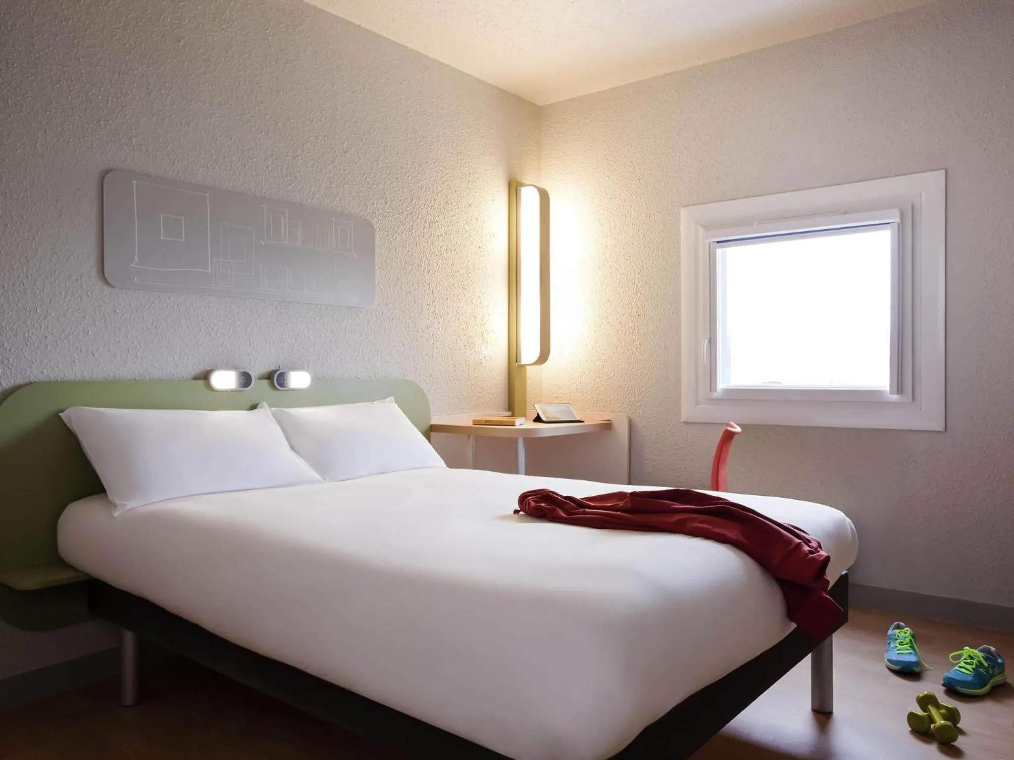 Bedroom, Bed in ibis budget Pontault Combault RN4 Marne La Vallée