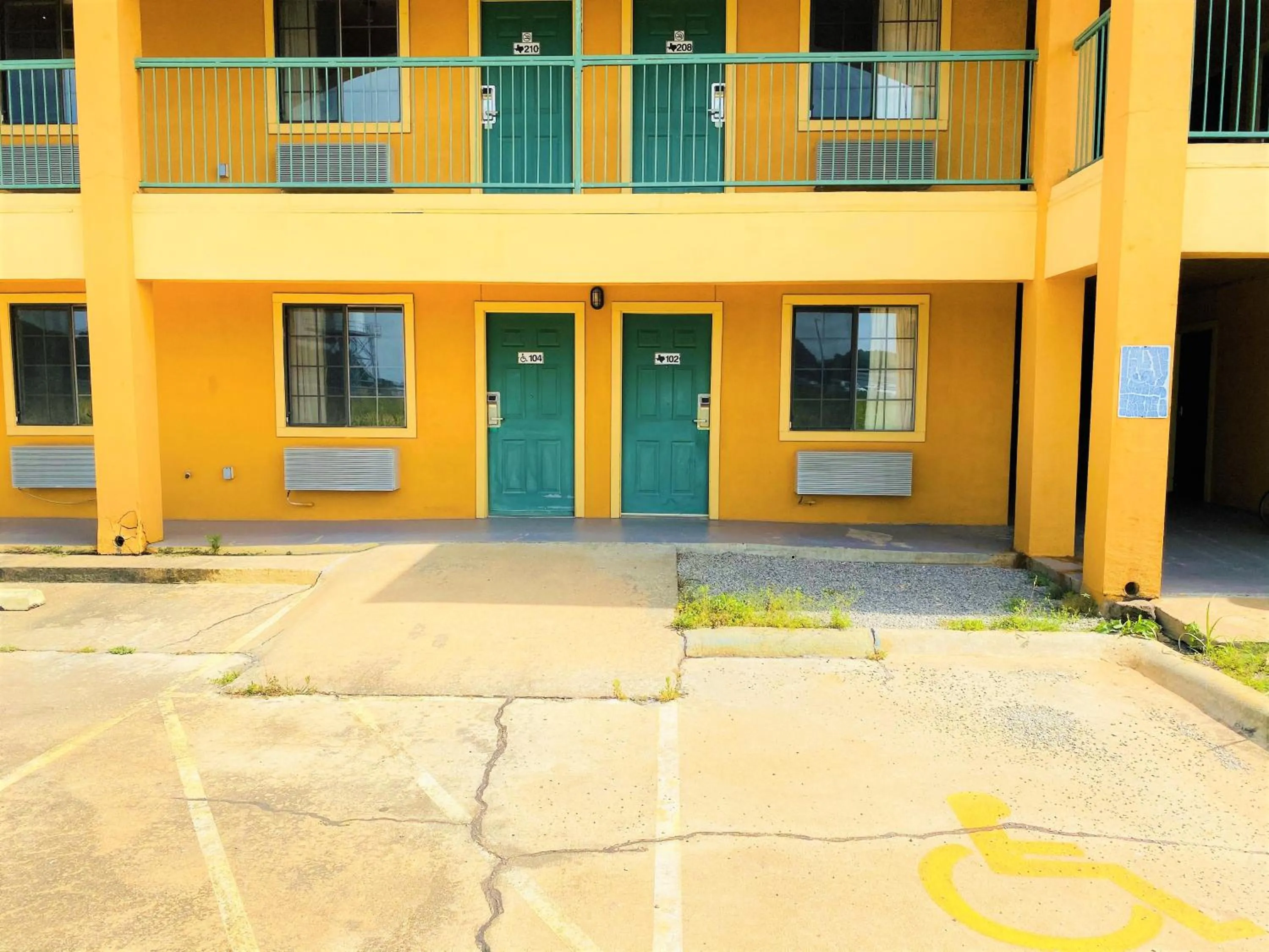 Pine Point Inn & Suites