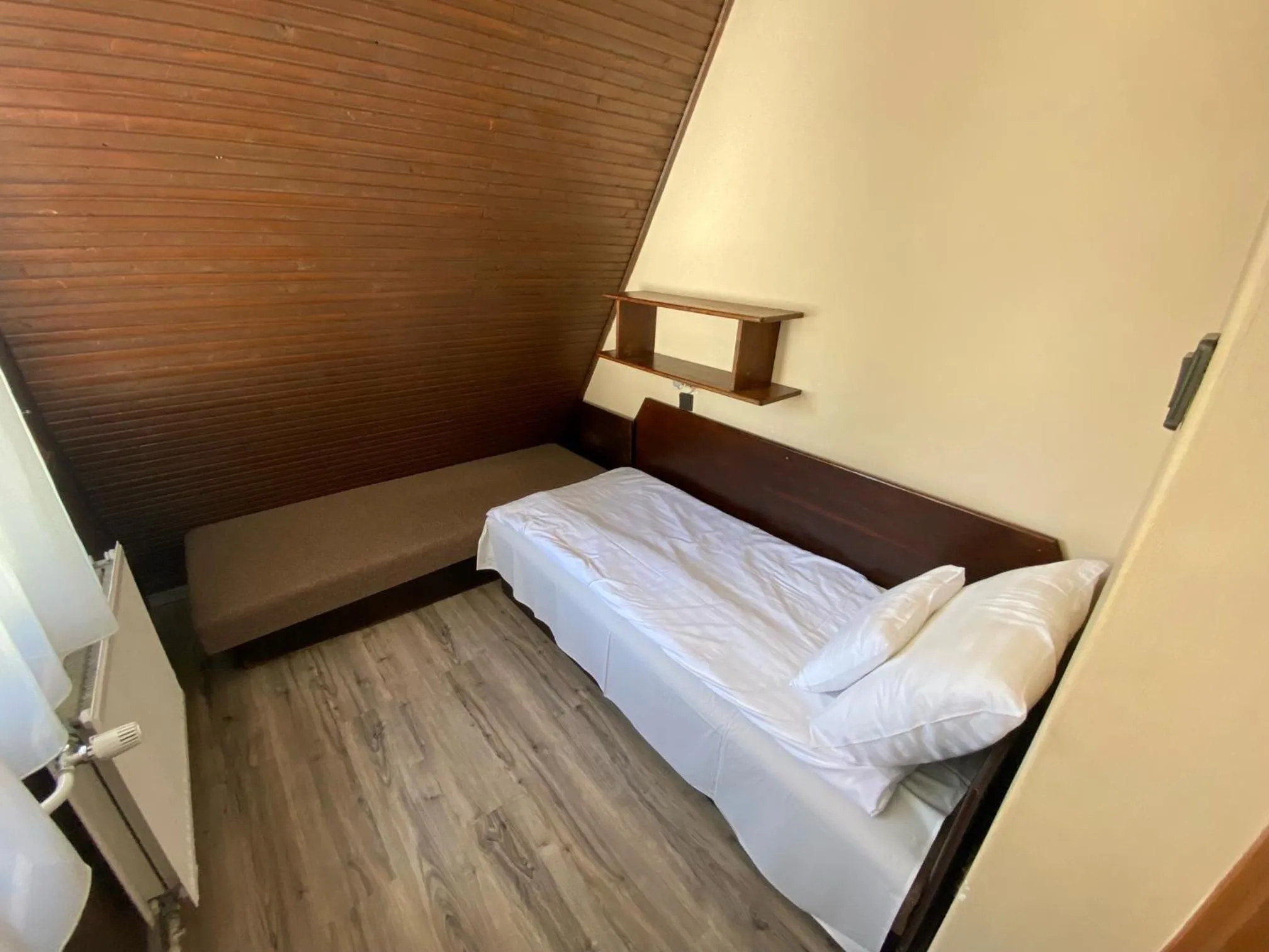 Bedroom, Bed in Viking Hotel