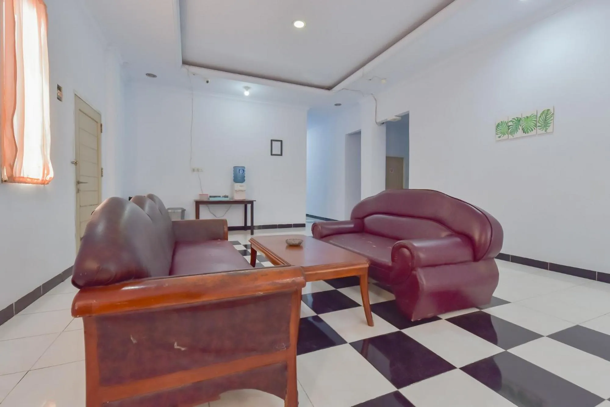 Lobby or reception in RedDoorz Syariah near Ramayana Mall Tarakan