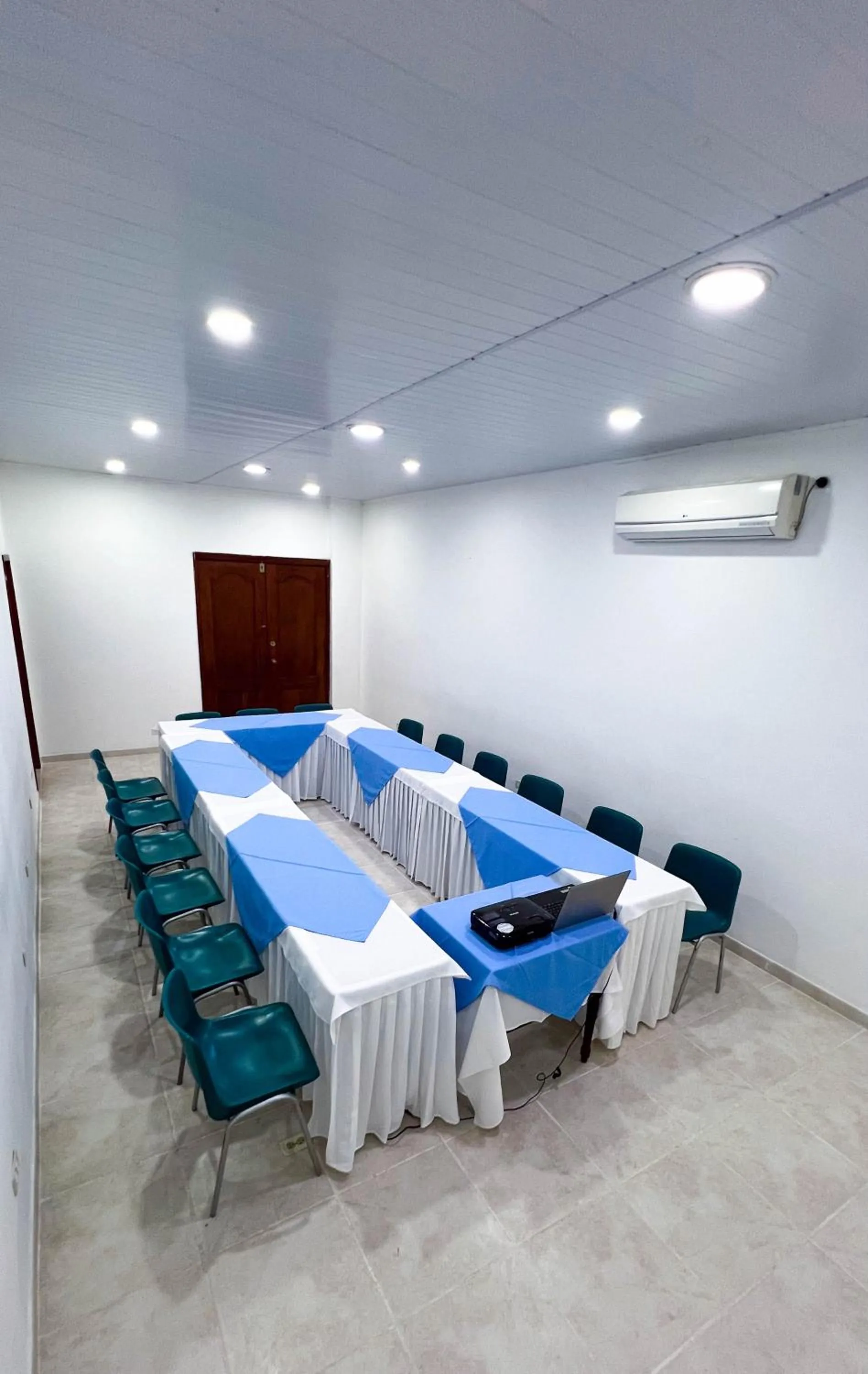 Business facilities in Hotel Anaconda