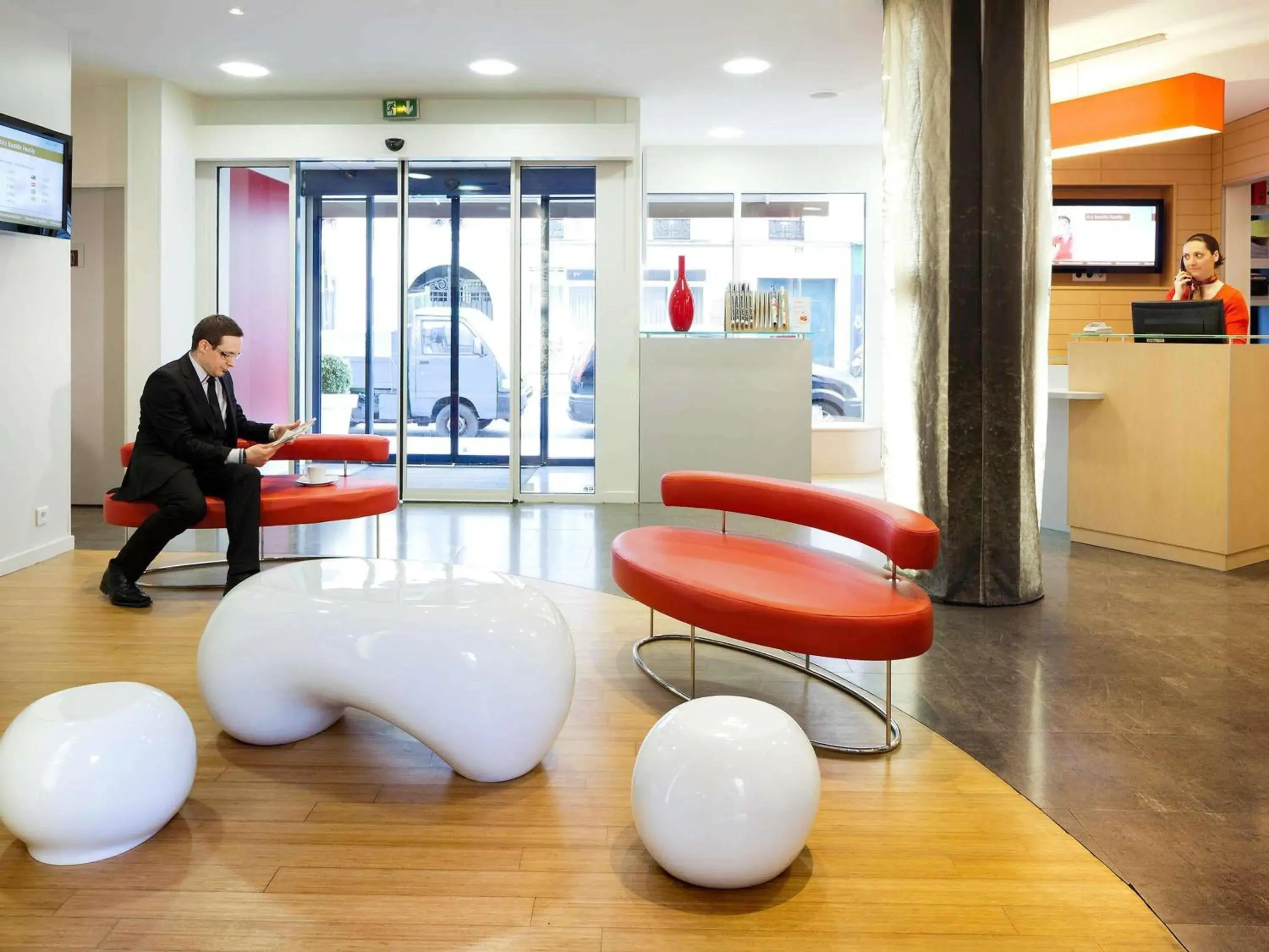 Lounge or bar in ibis Paris Gare de Lyon Reuilly Lounge or bar in ibis Paris Gare de Lyon Reuilly