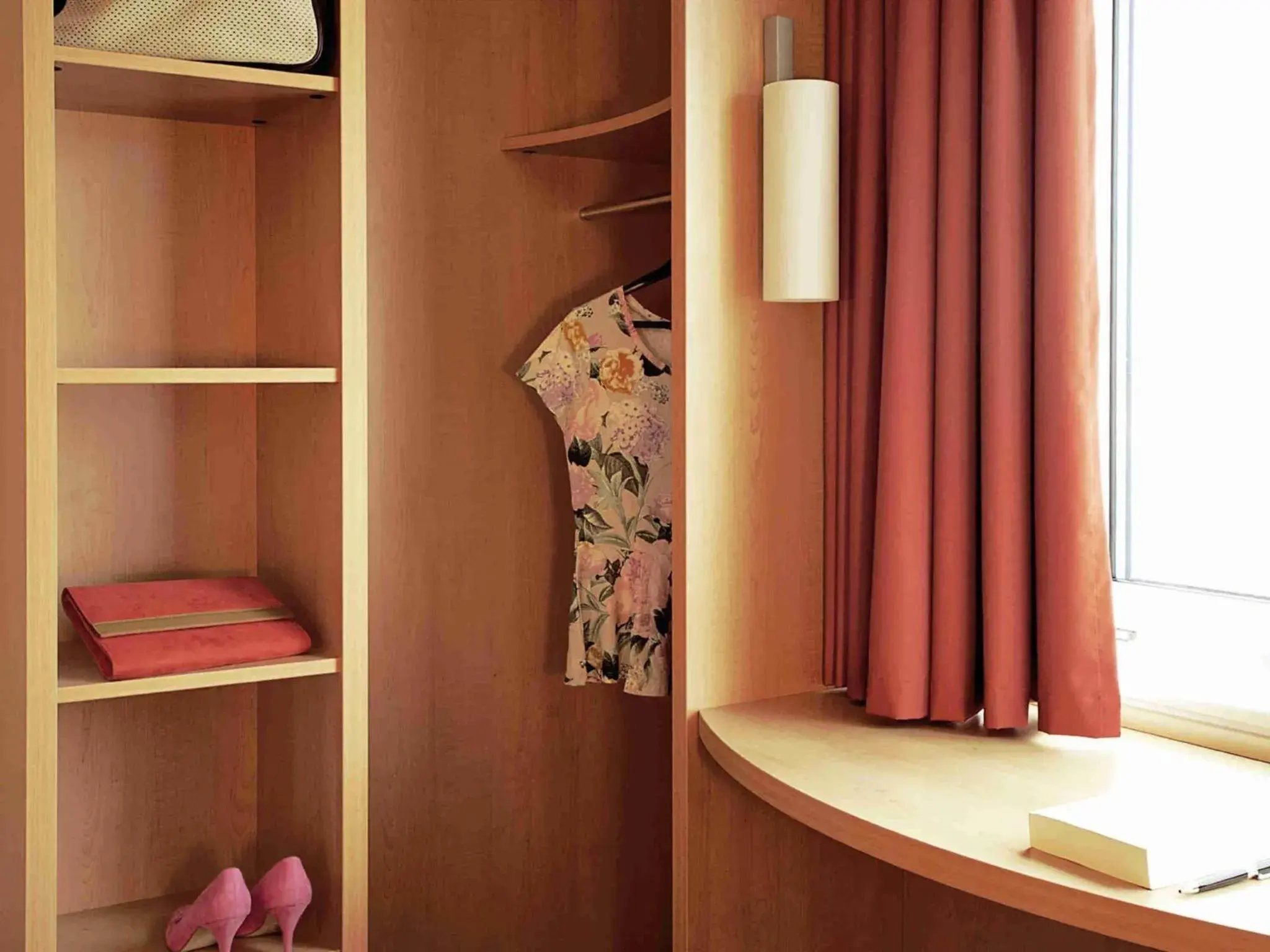 Bedroom in ibis Paris Gare de Lyon Reuilly Bedroom in ibis Paris Gare de Lyon Reuilly