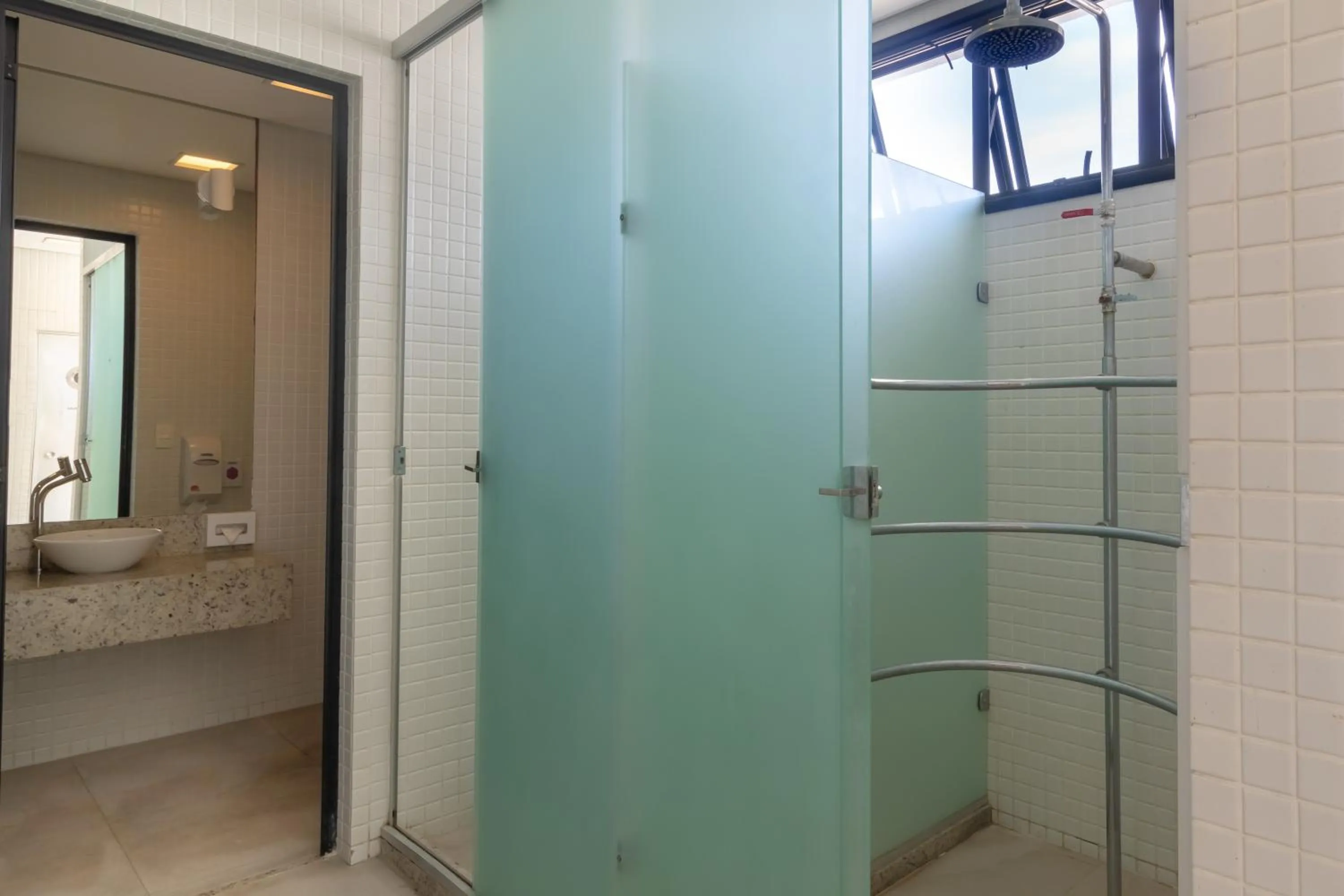 Shower in Boulevard Residencial