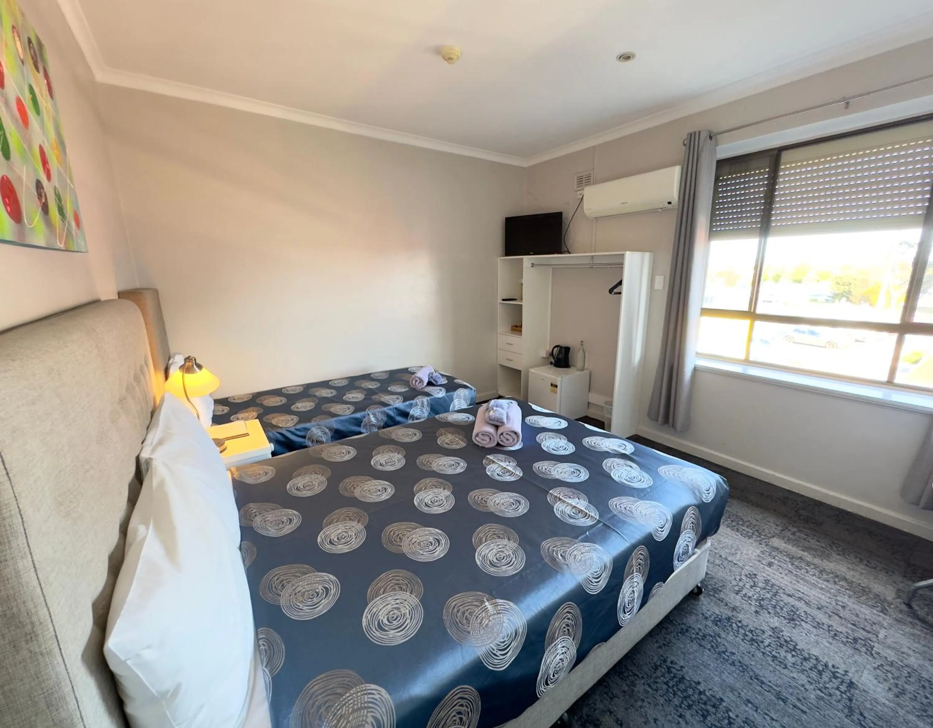 Photo of the whole room, Bed in Tailem Bend Riverside Hotel