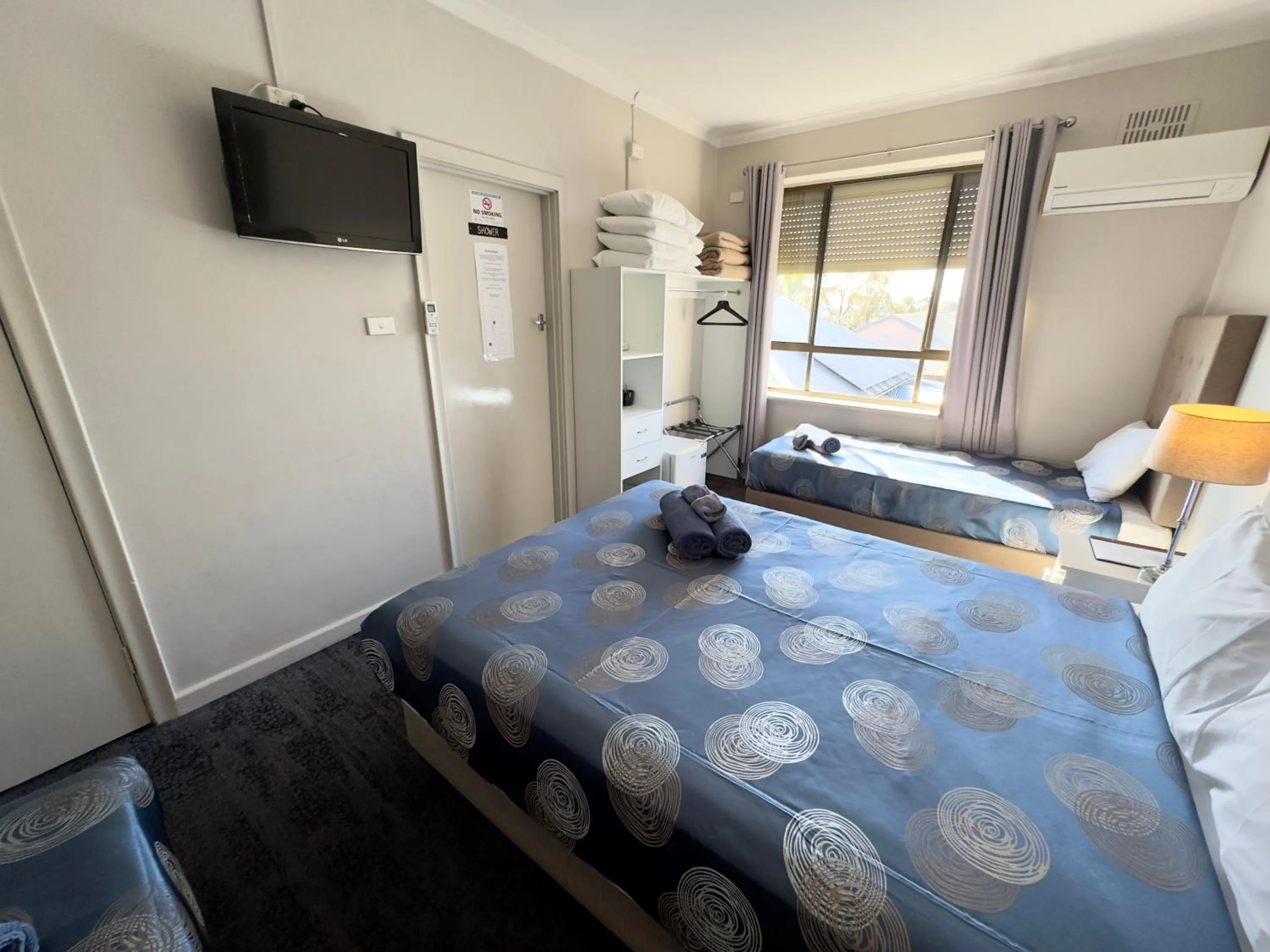 TV and multimedia, Bed in Tailem Bend Riverside Hotel