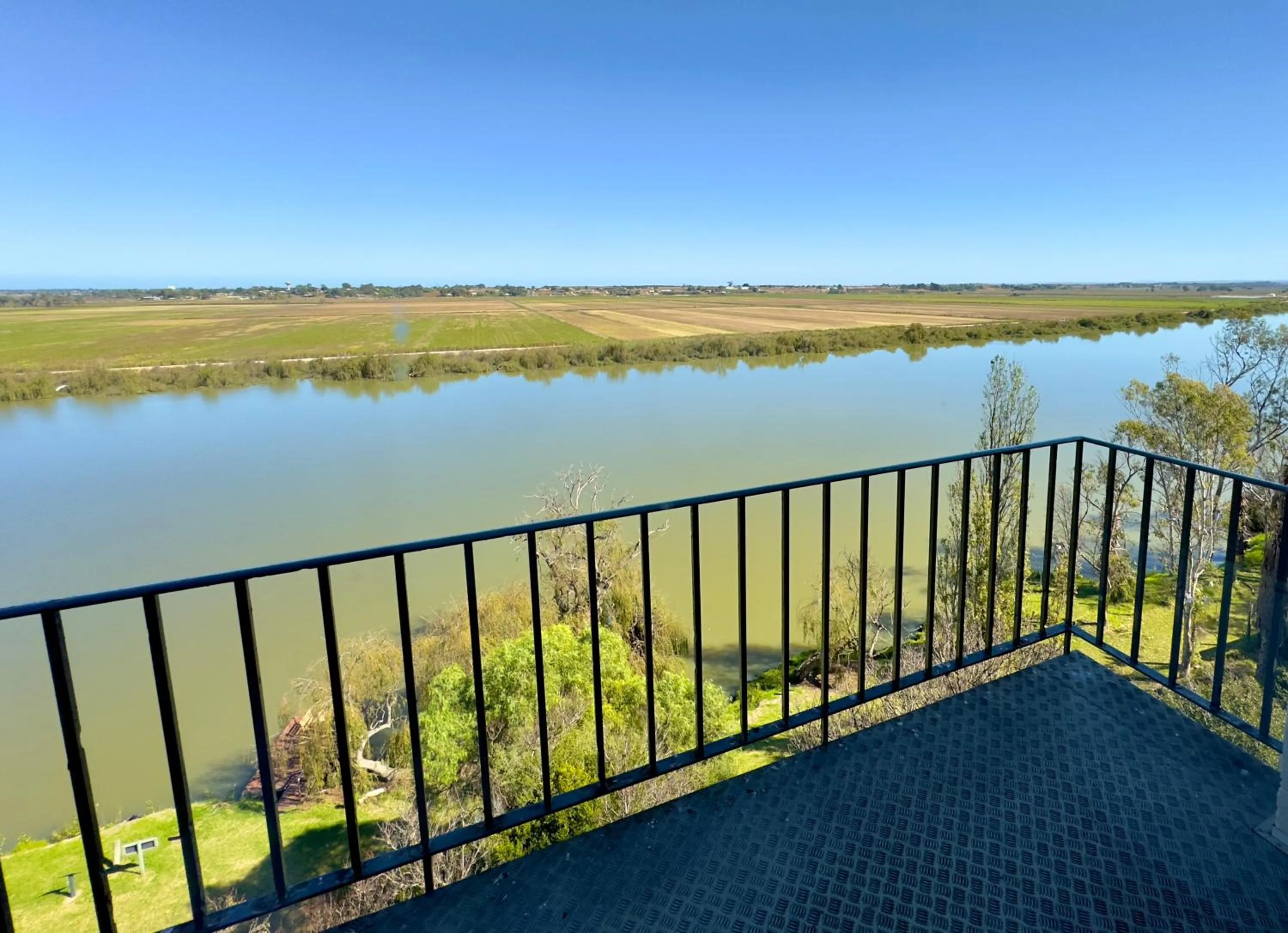 River view in Tailem Bend Riverside Hotel